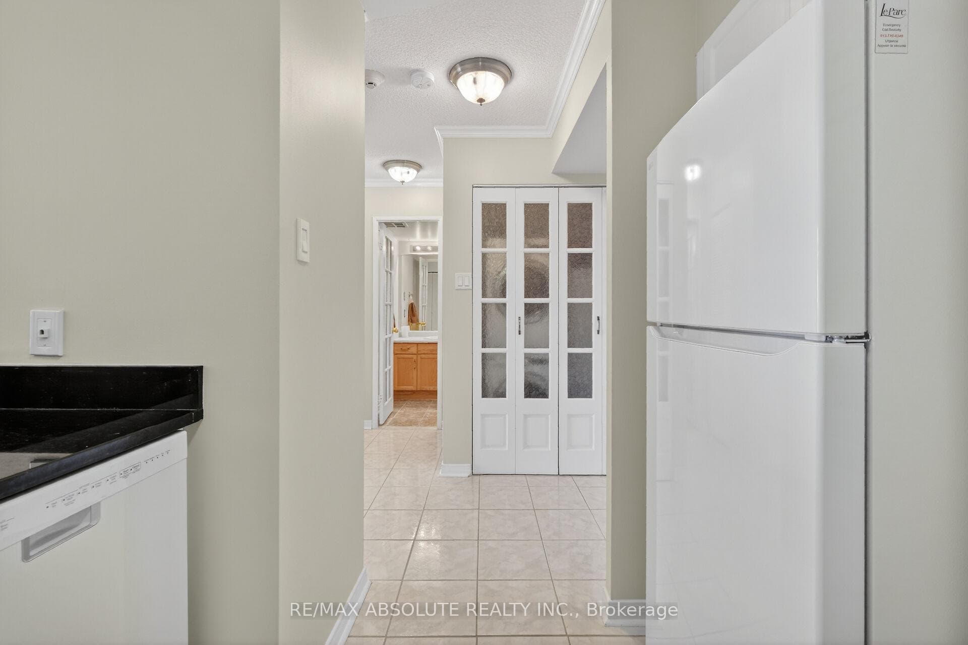 545 St Laurent Boulevard Unit 806 photo 19