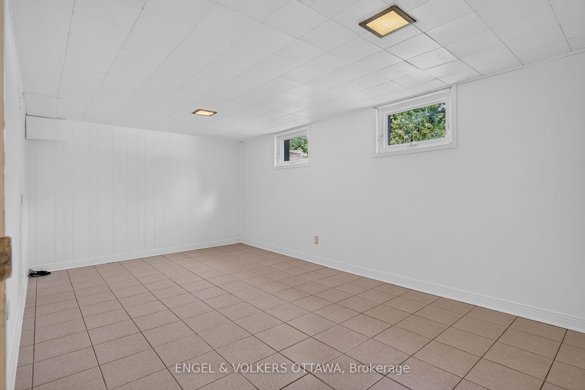 2439 Alta Vista Drive photo 23