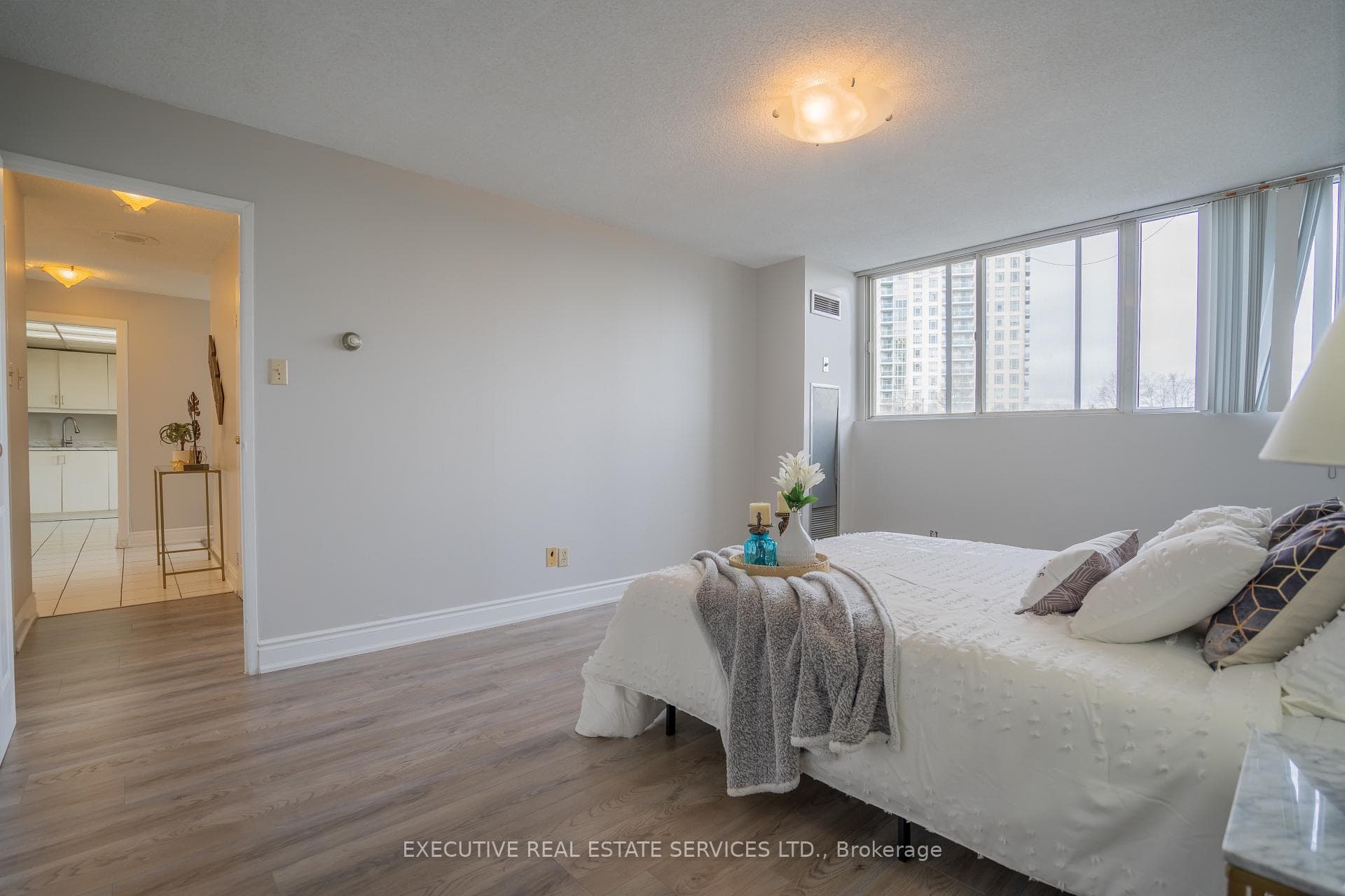 3700 Kaneff Crescent Unit 508 photo 30