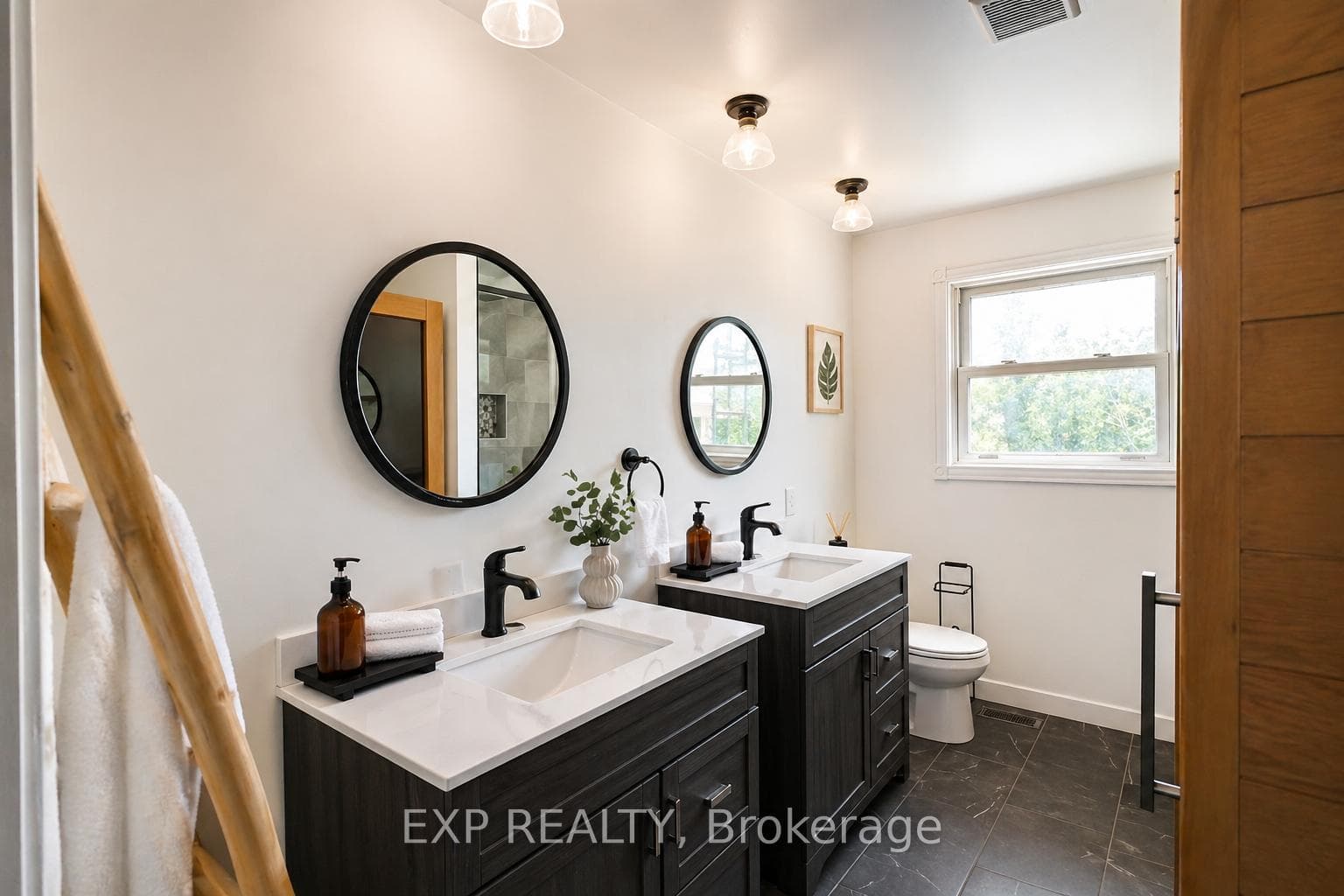 573 A Evergreen Lane photo 11