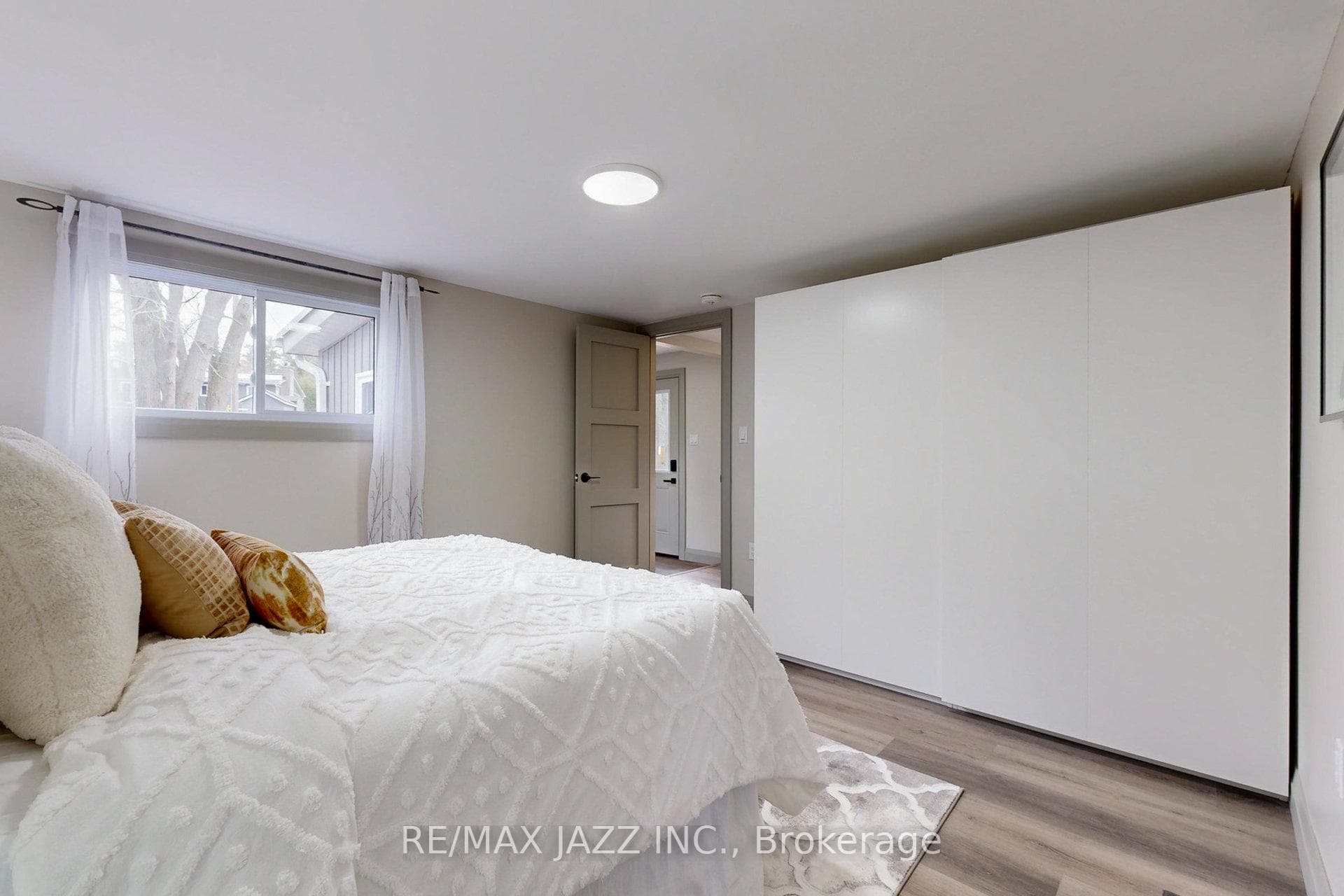 99 Cowans Crescent photo 16
