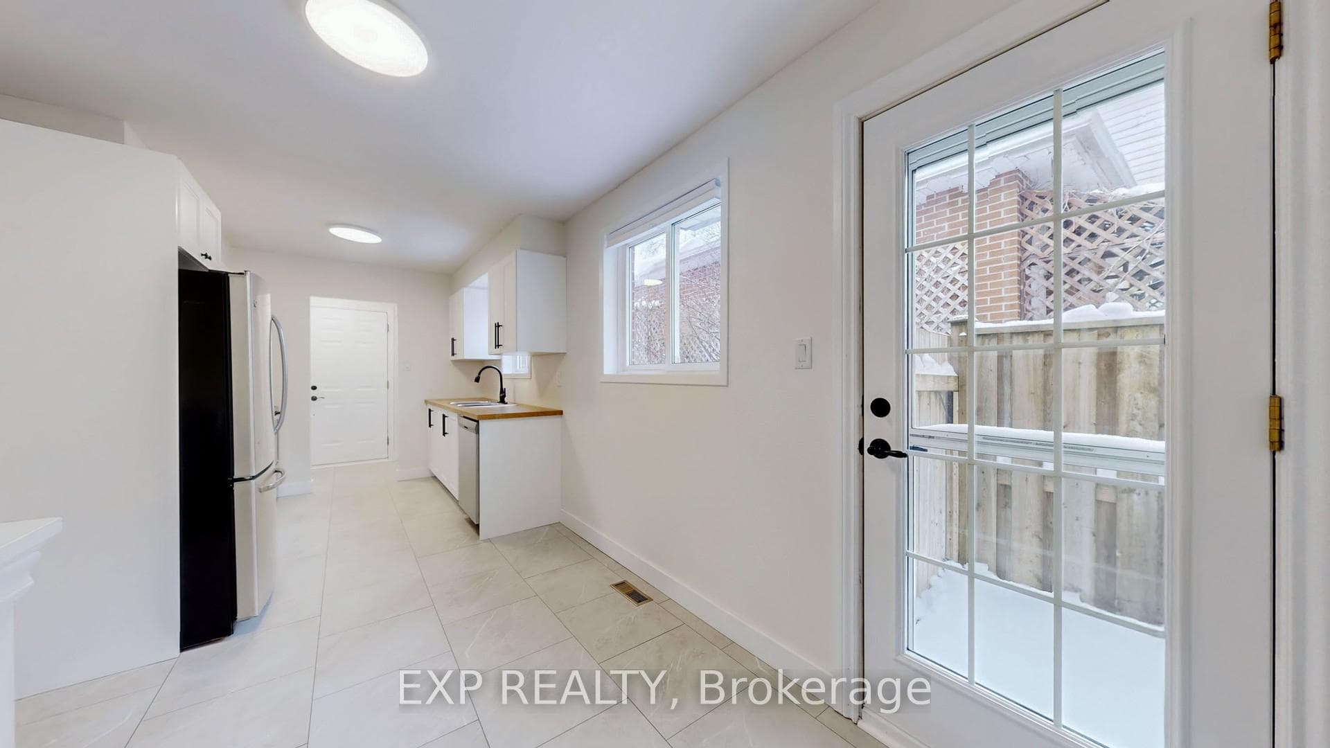 11 Avonmore Crescent photo 8