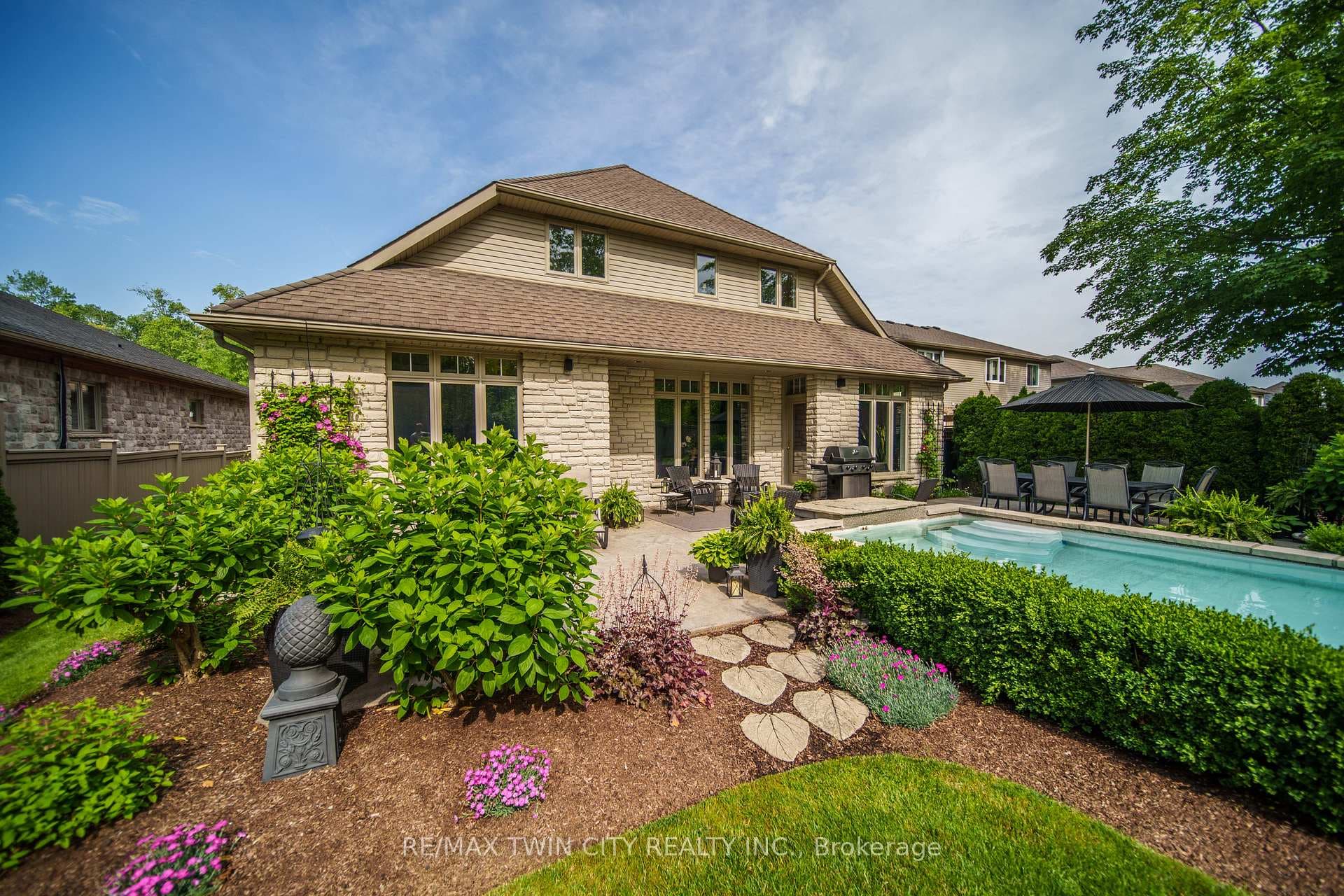 85 Laschinger Boulevard photo 5