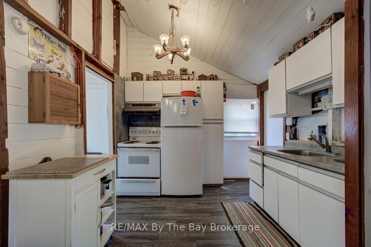 33 17th Street photo 11