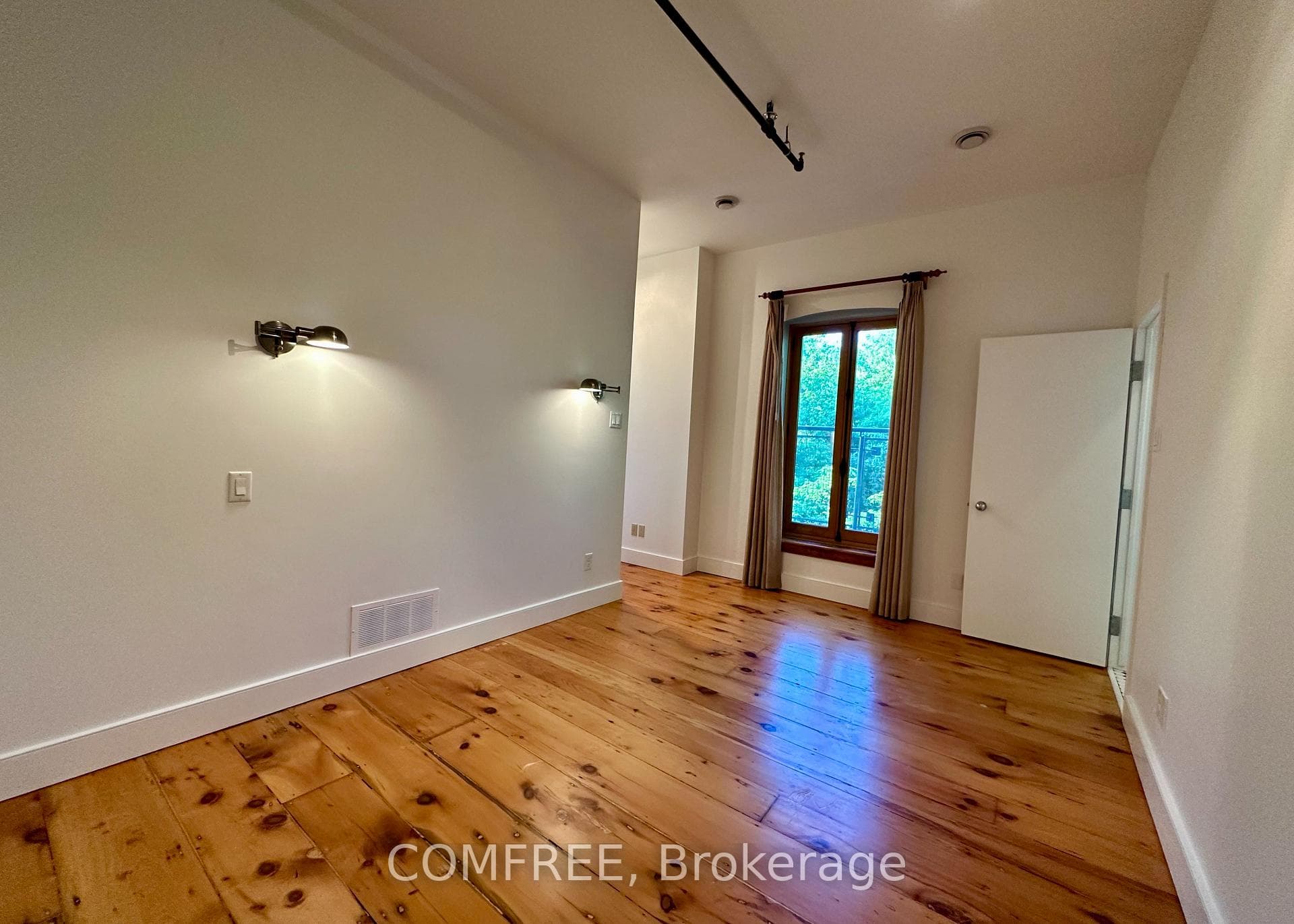 83 Little Bridge Street Unit 200 photo 6