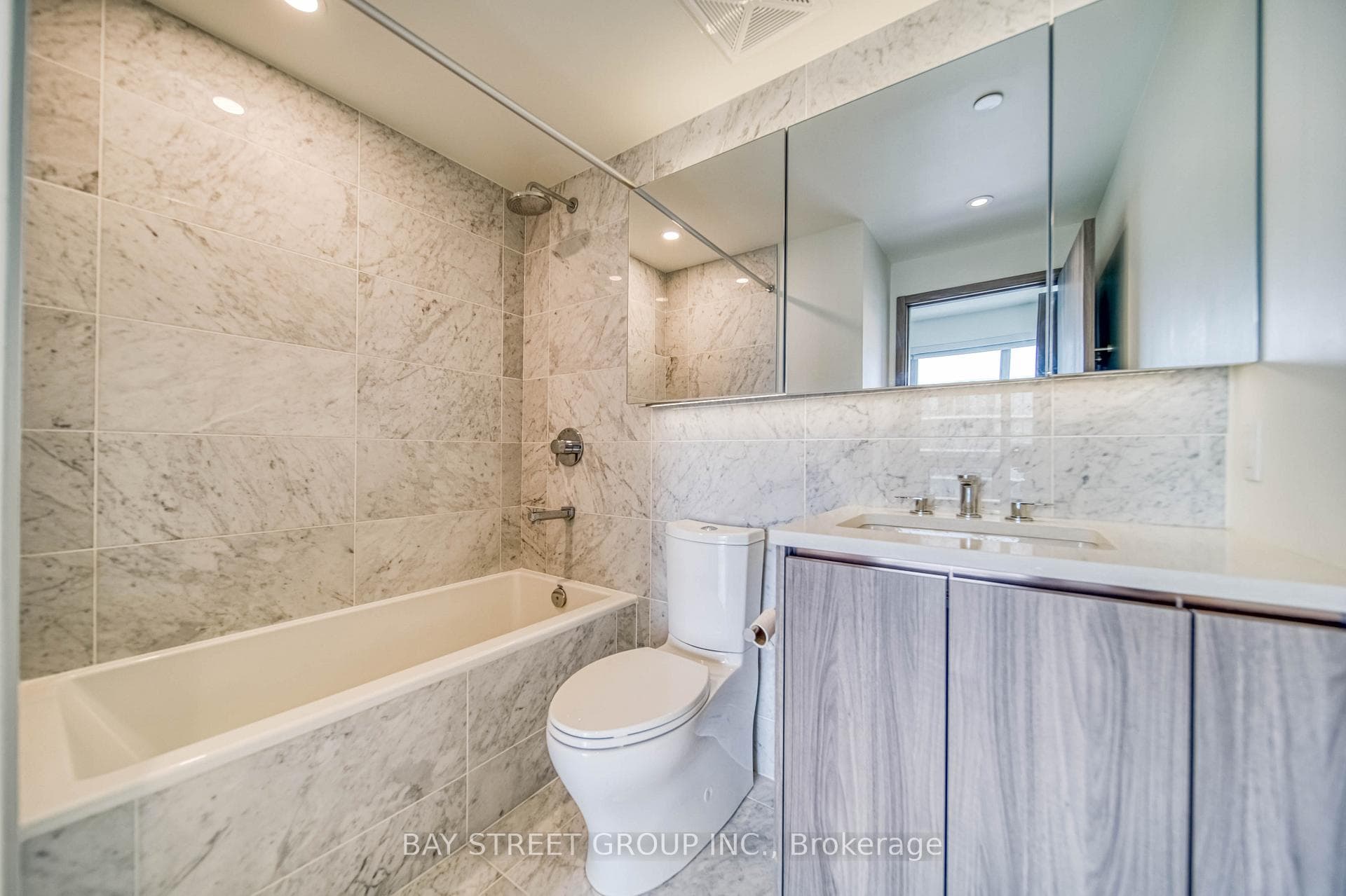 95 Mcmahon Drive Unit 3909 photo 33