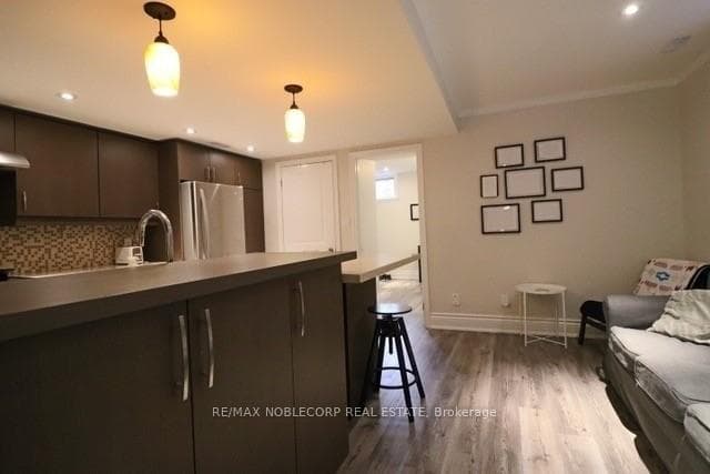 45 Briar Hill Avenue Unit Lower photo 3