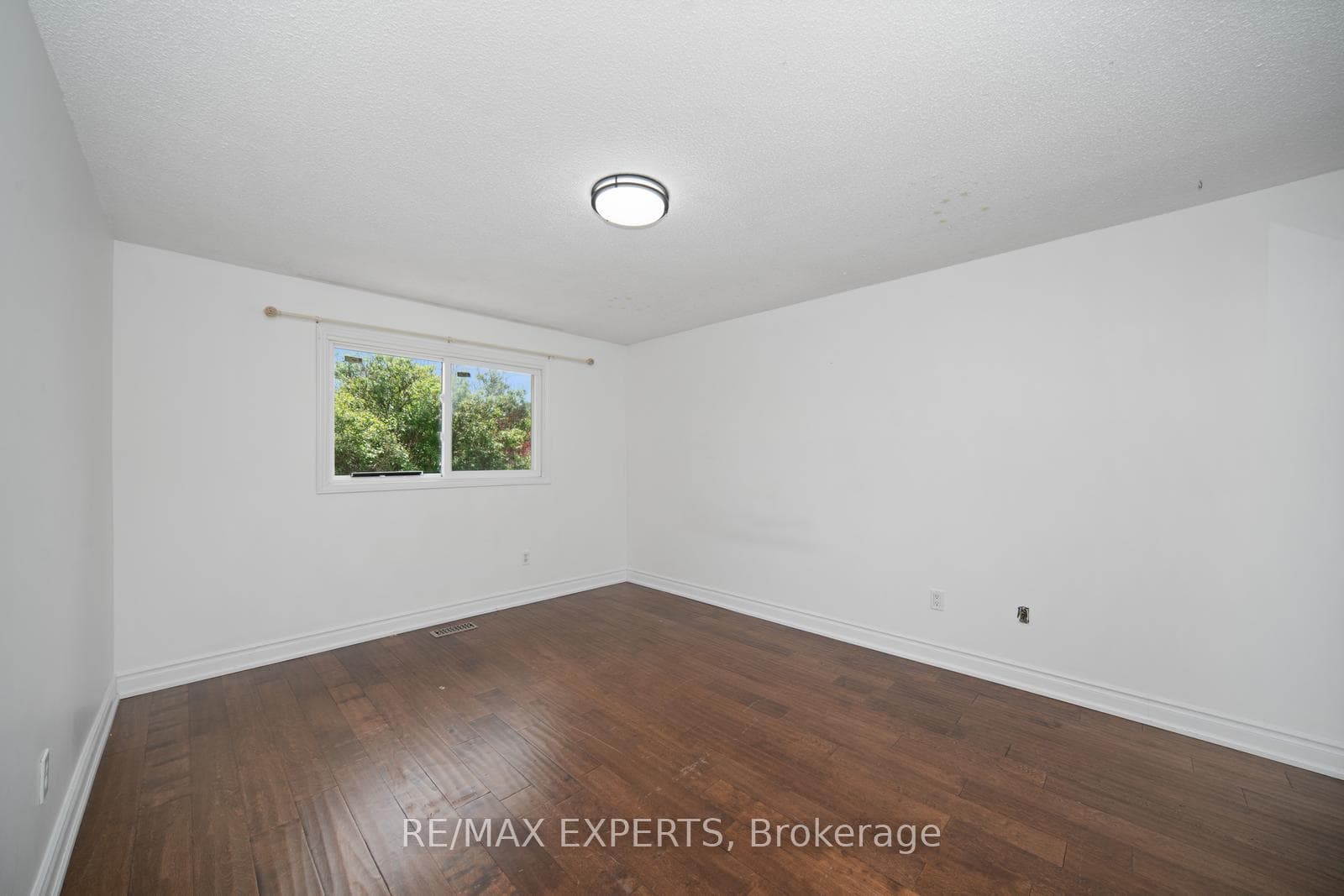 66 Carl Crescent photo 28