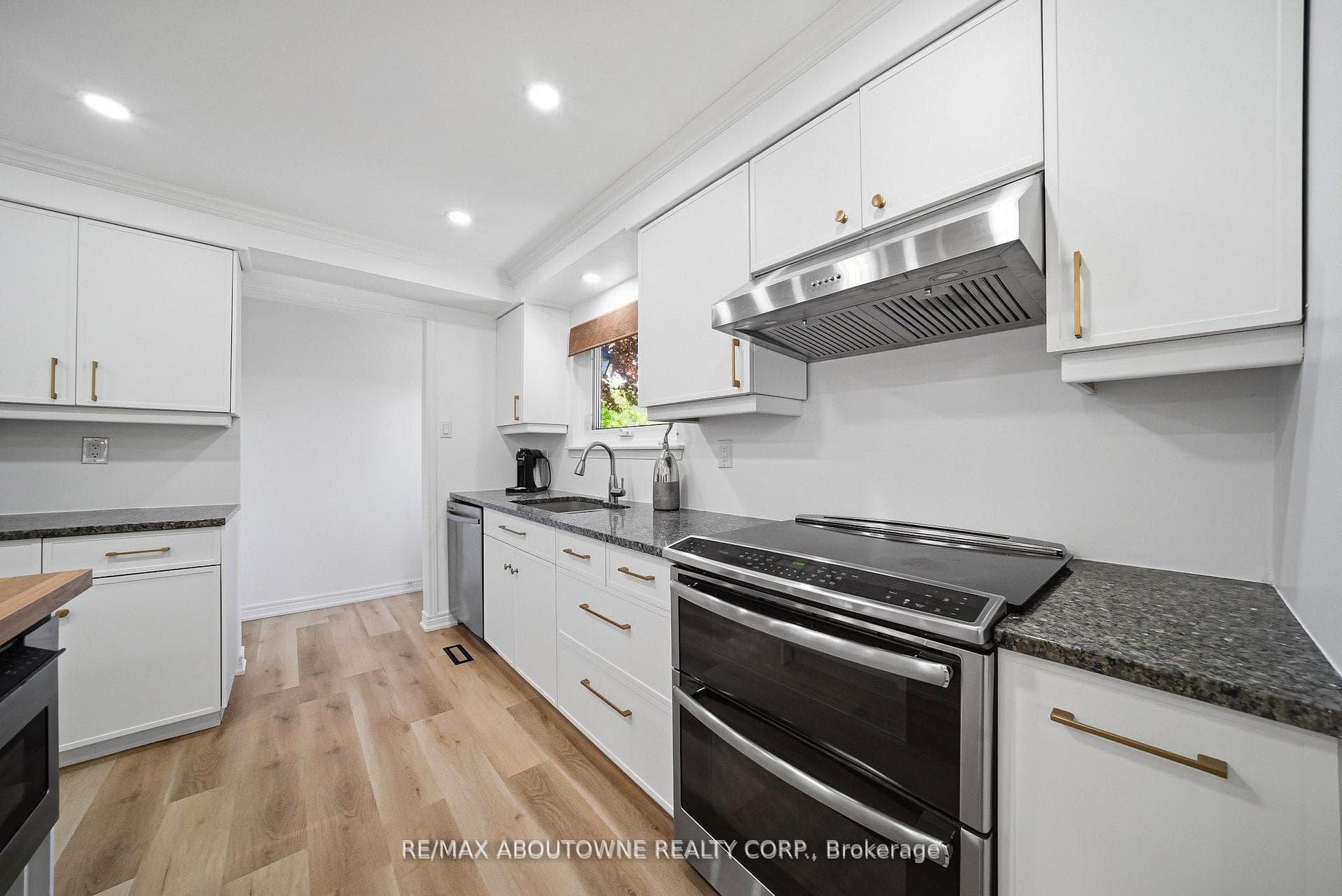 2306 Devon Road photo 13