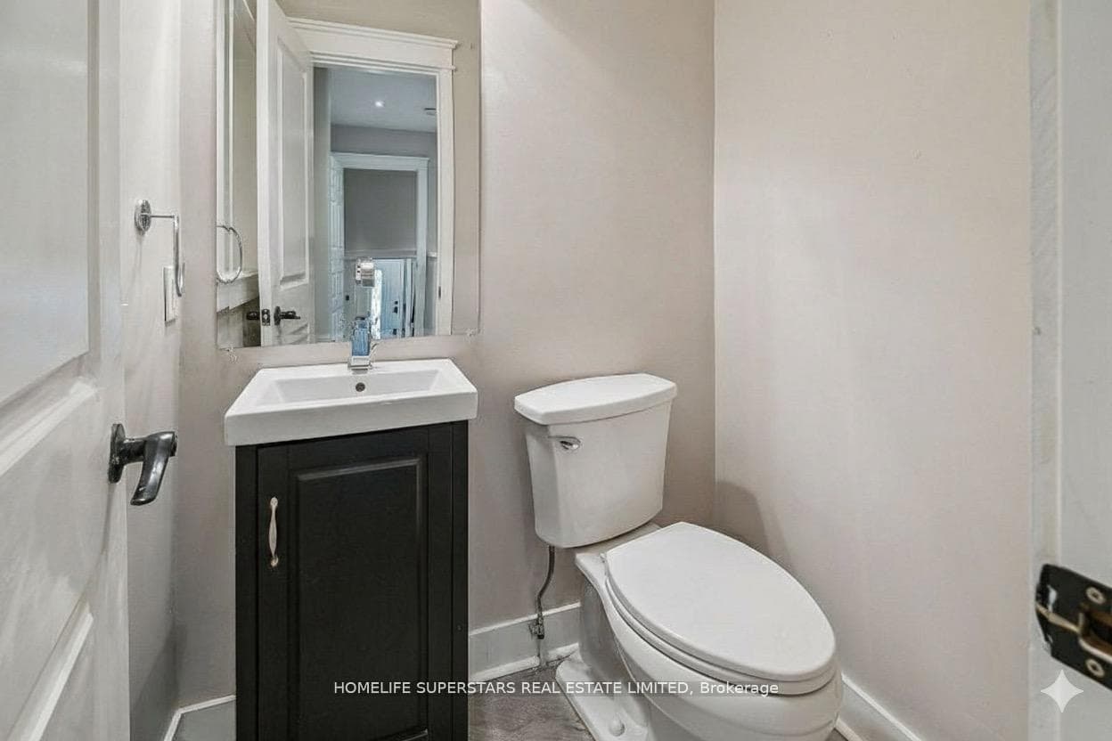 4290 Yonge Street photo 38