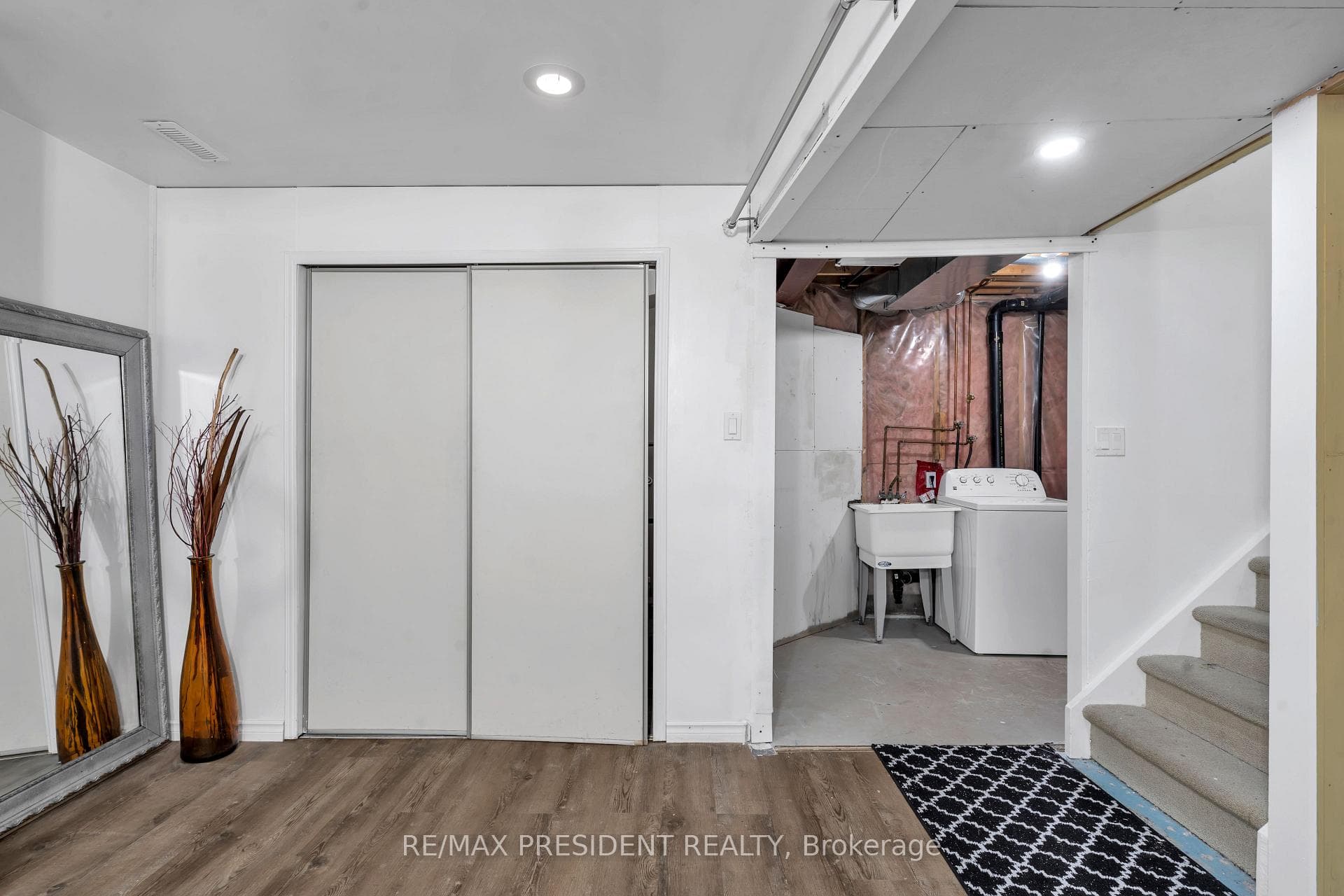 1370 Baycliffe Place photo 29