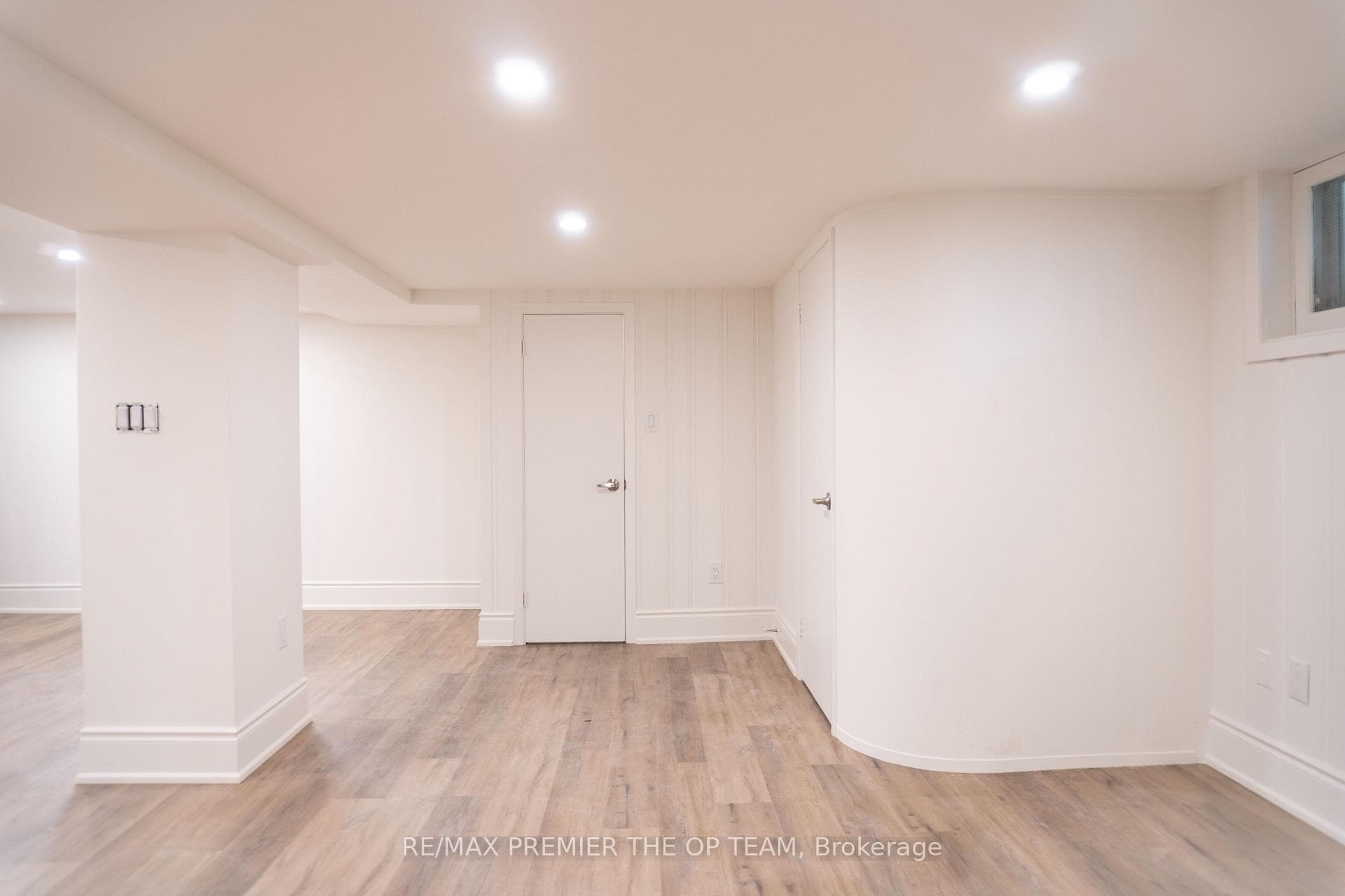 148 Martin Grove Road photo 34