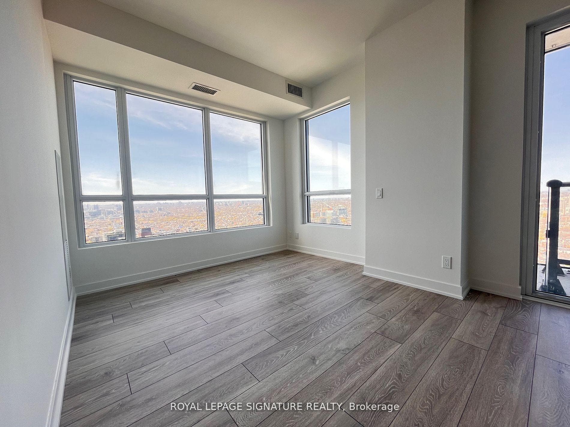 108 Peter Street Unit 4213 photo 2