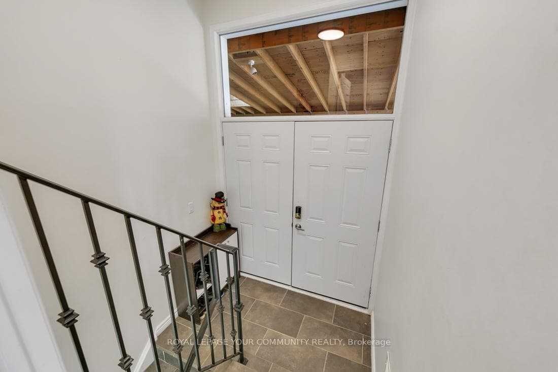 93 Aurora Heights Drive photo 18