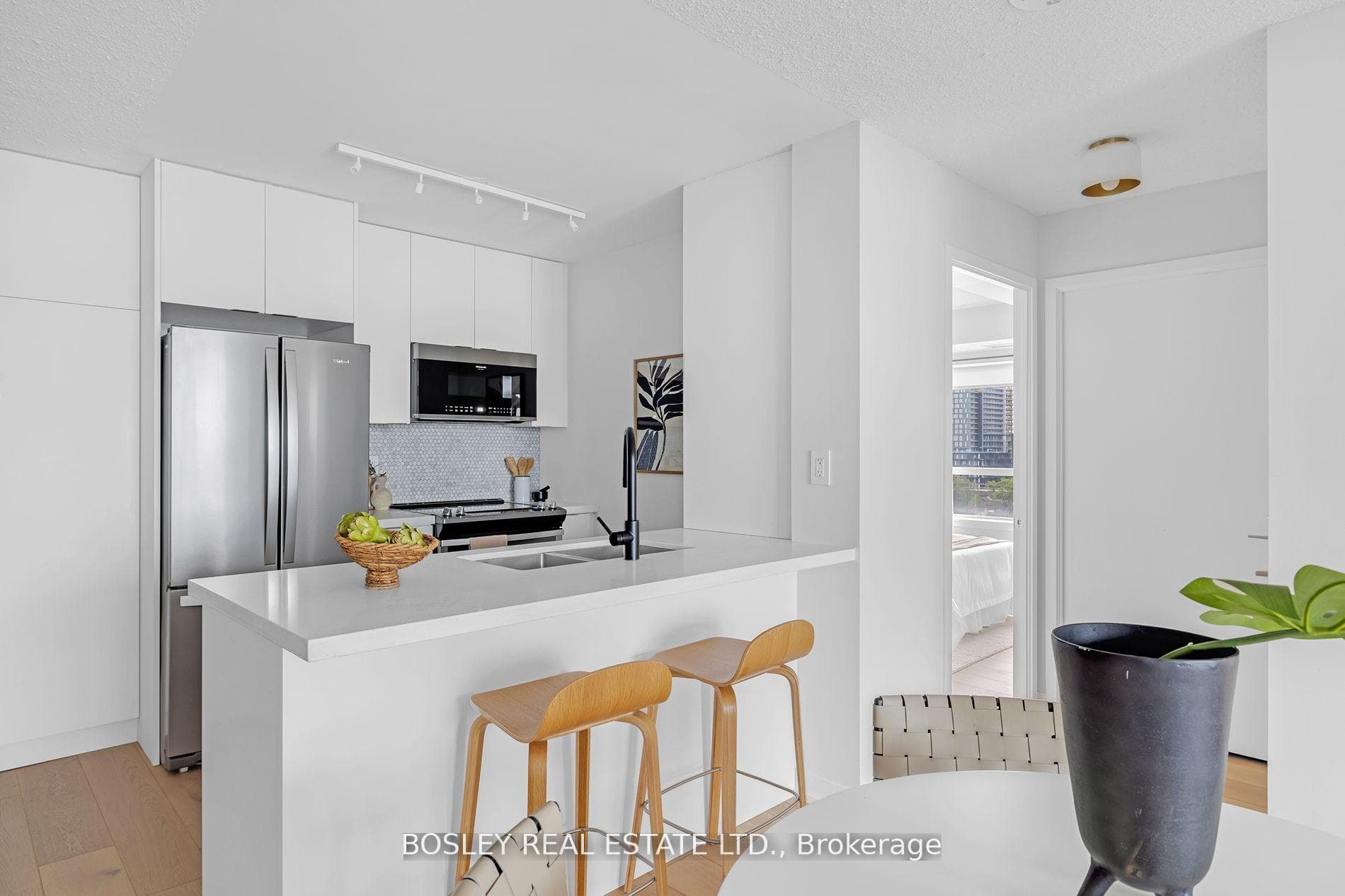 812 Lansdowne Avenue Unit 1205 photo 19