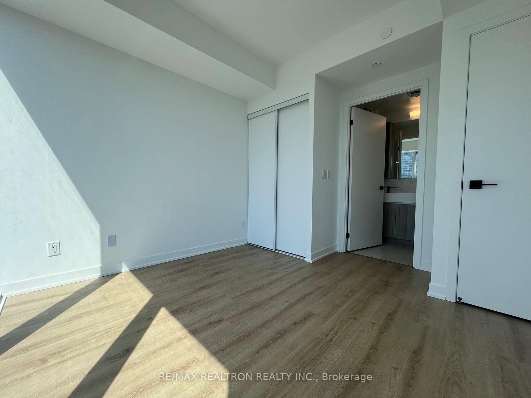 319 Jarvis Street Unit 2801 photo 2