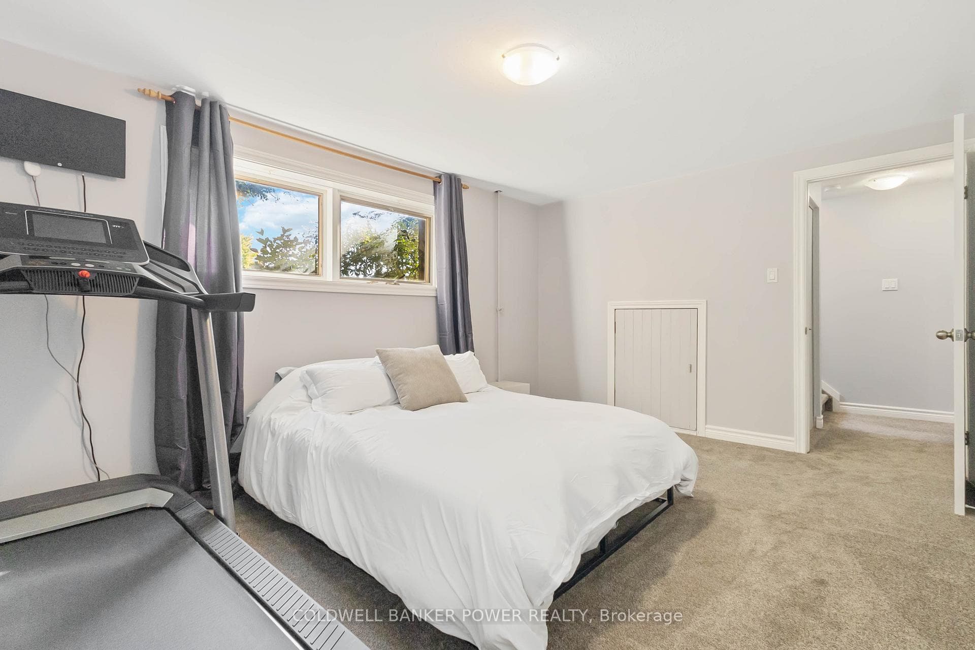 227 ARDSLEY Crescent photo 30