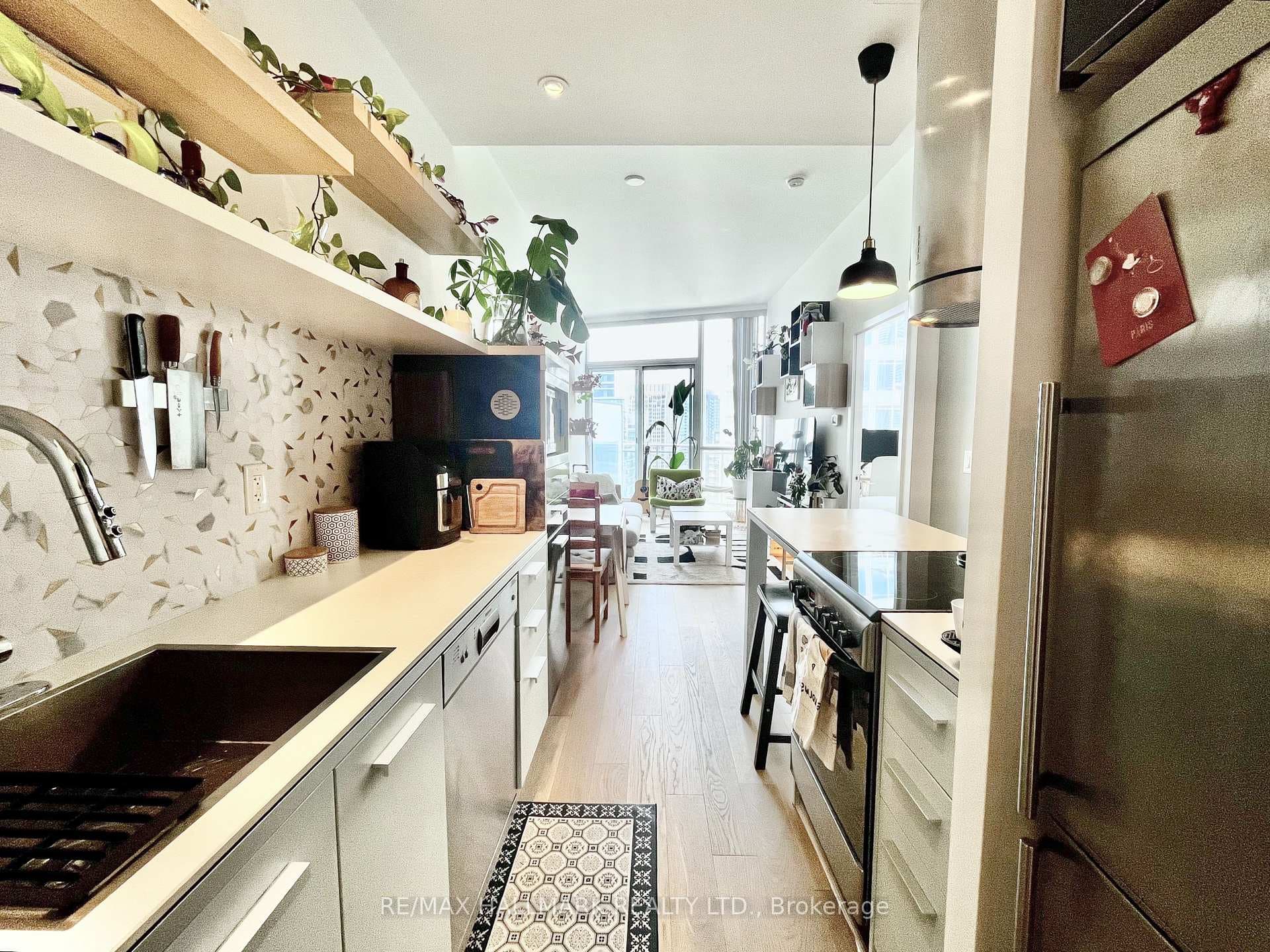 38 Dan Leckie Way Unit PH6 photo 9