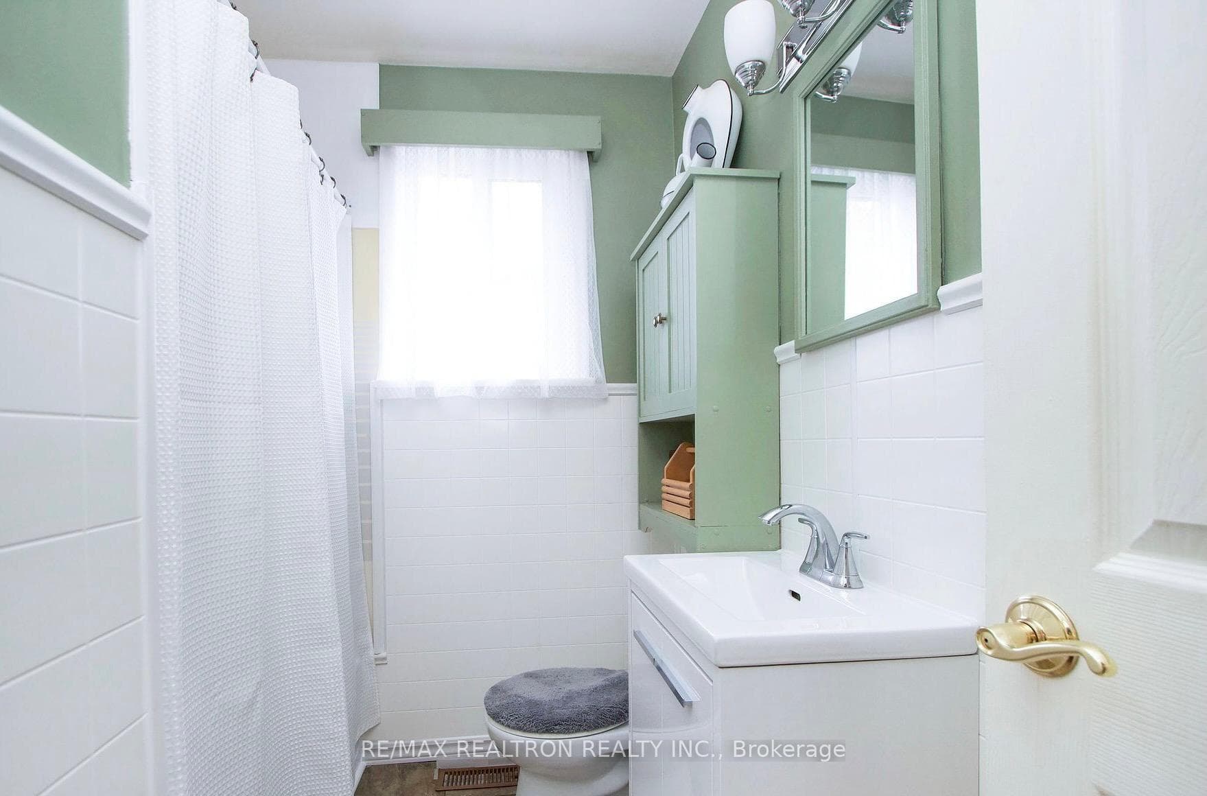 923 Bayview Avenue Unit Main Floor Only photo 13