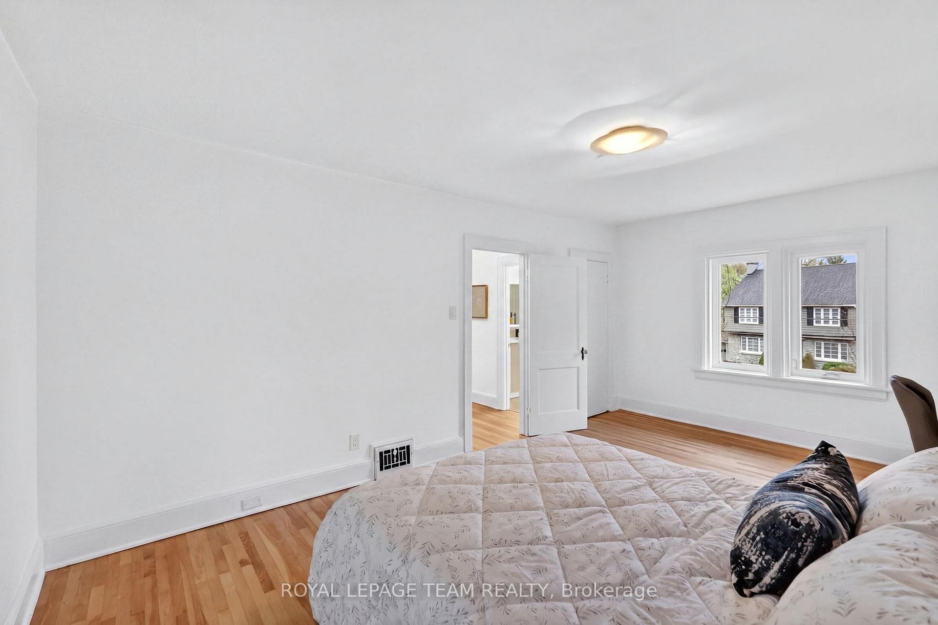 131 Acacia Avenue photo 28
