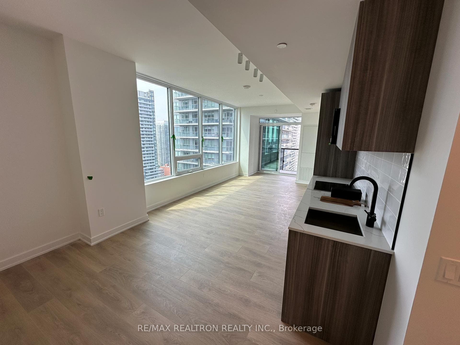 117 Broadway Avenue Unit 3202 photo 5