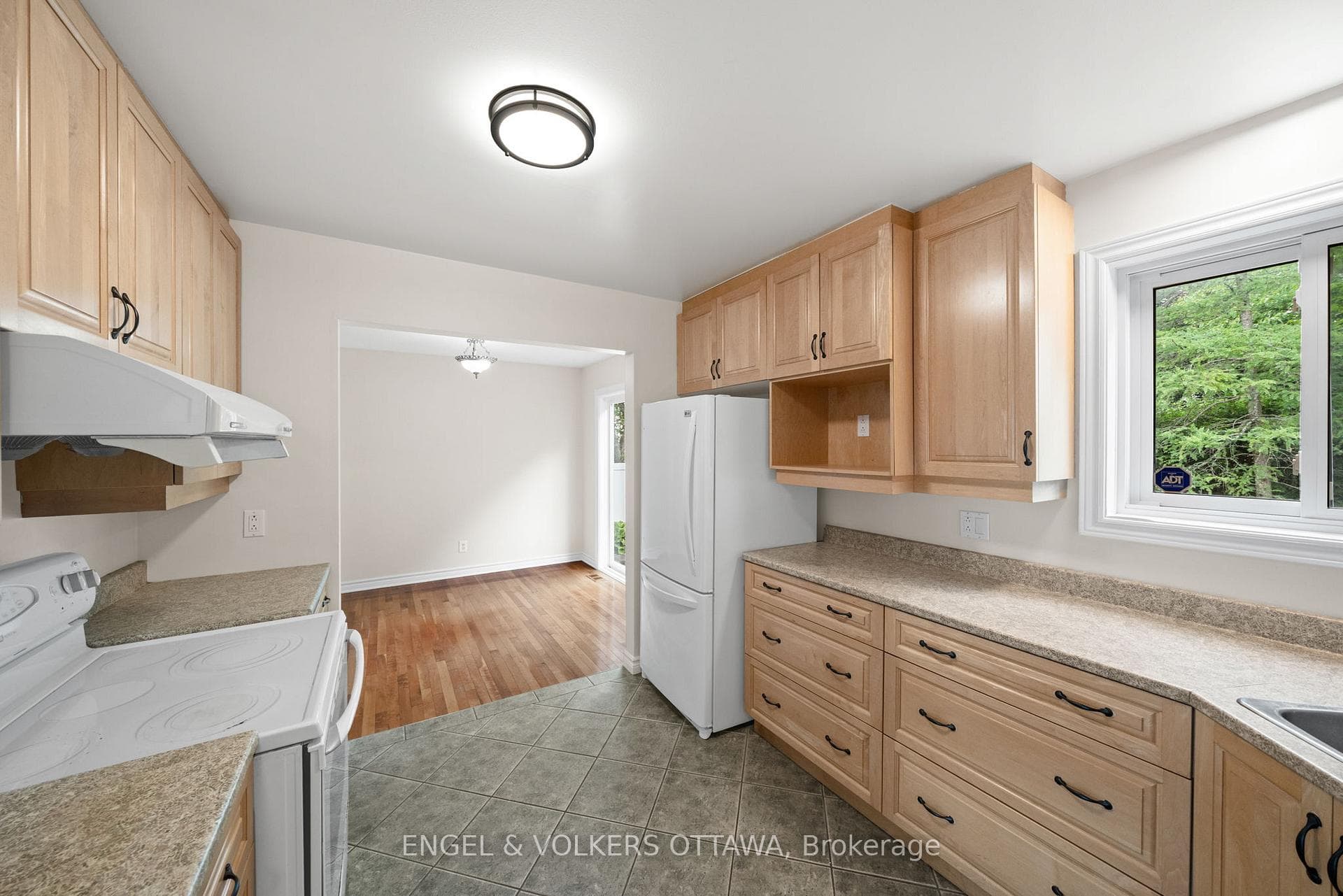 25 Antler Avenue photo 11