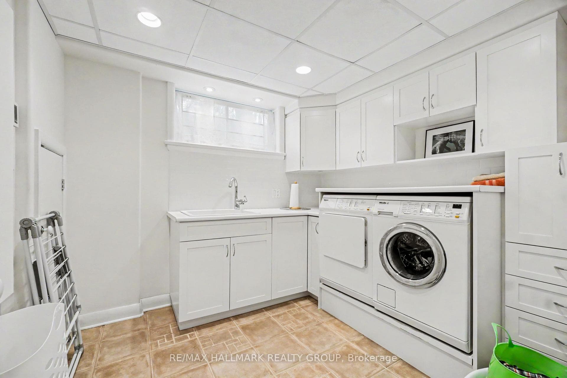 Laundry rm & storage