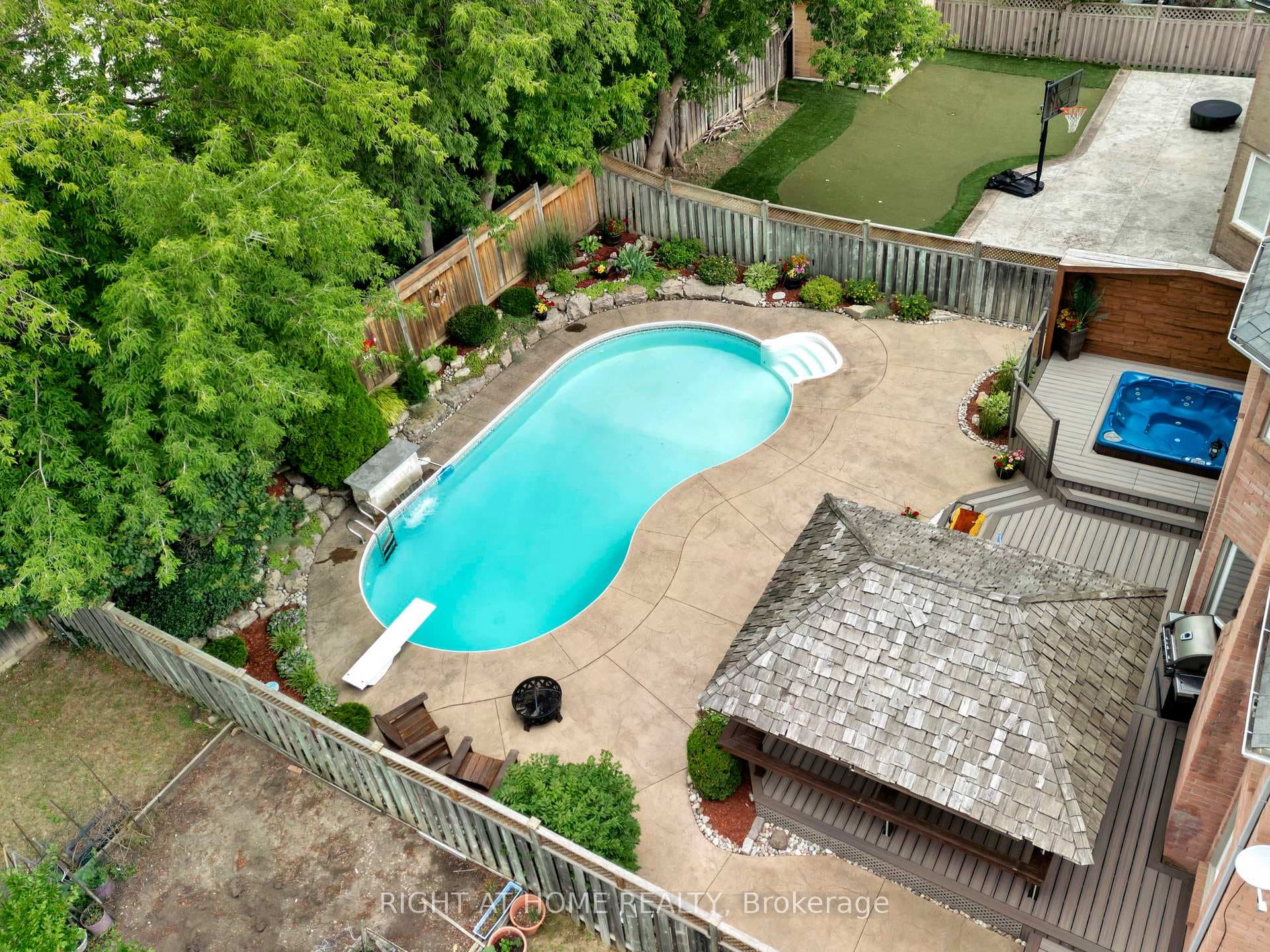 1511 Ravensmoor Crescent photo 27
