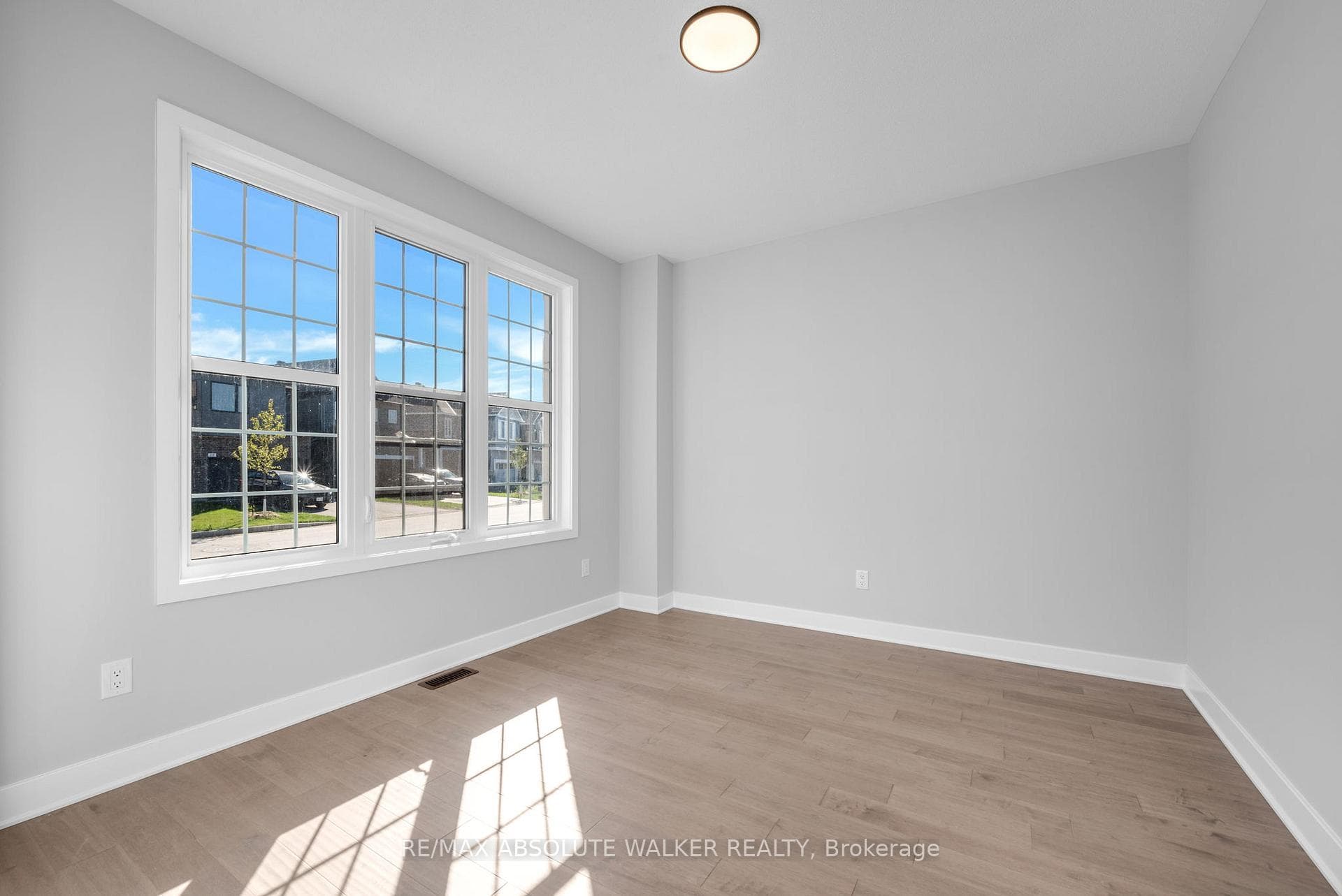 584 Paakanaak Avenue photo 5