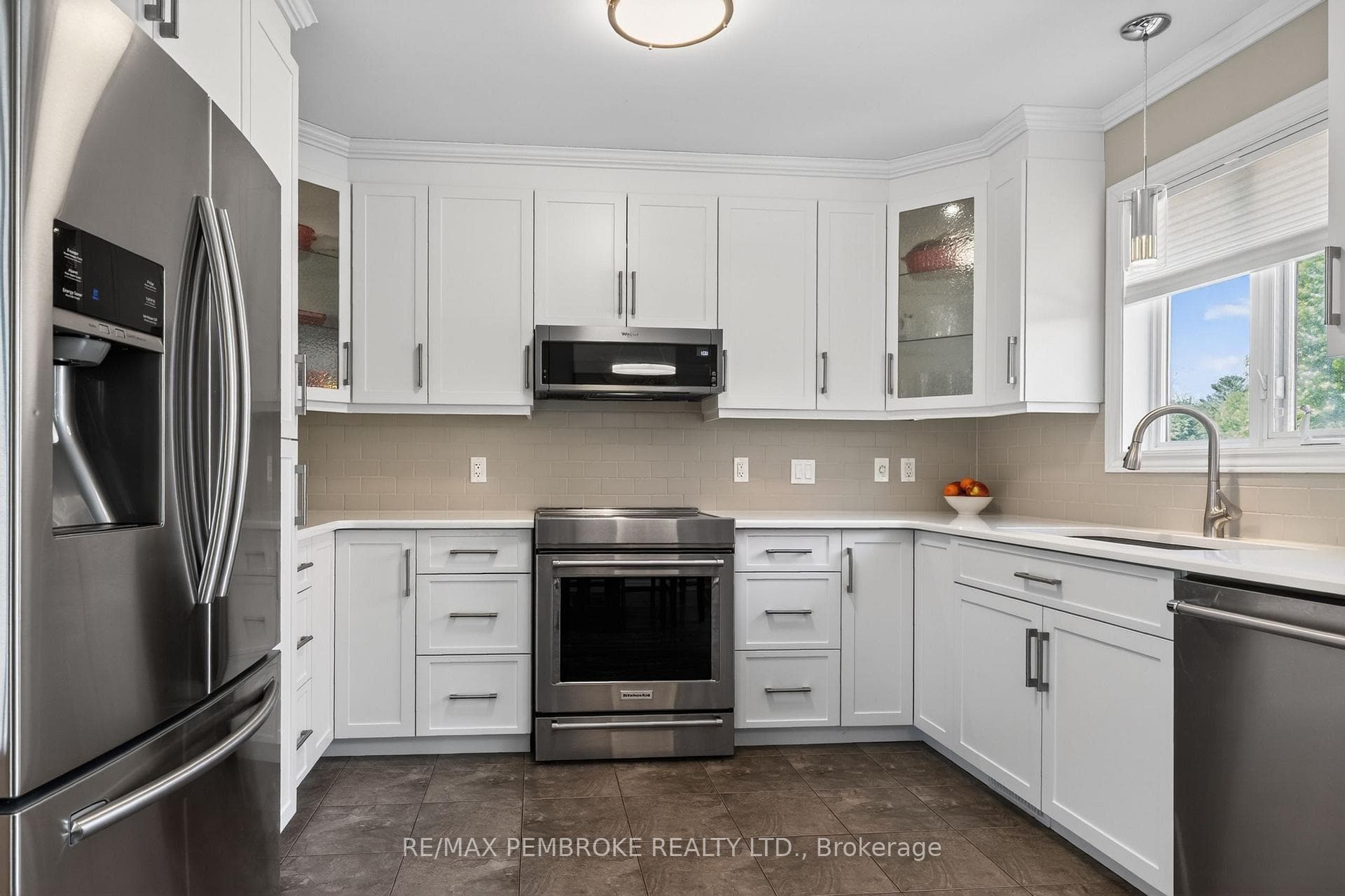 39 Oak Avenue photo 12