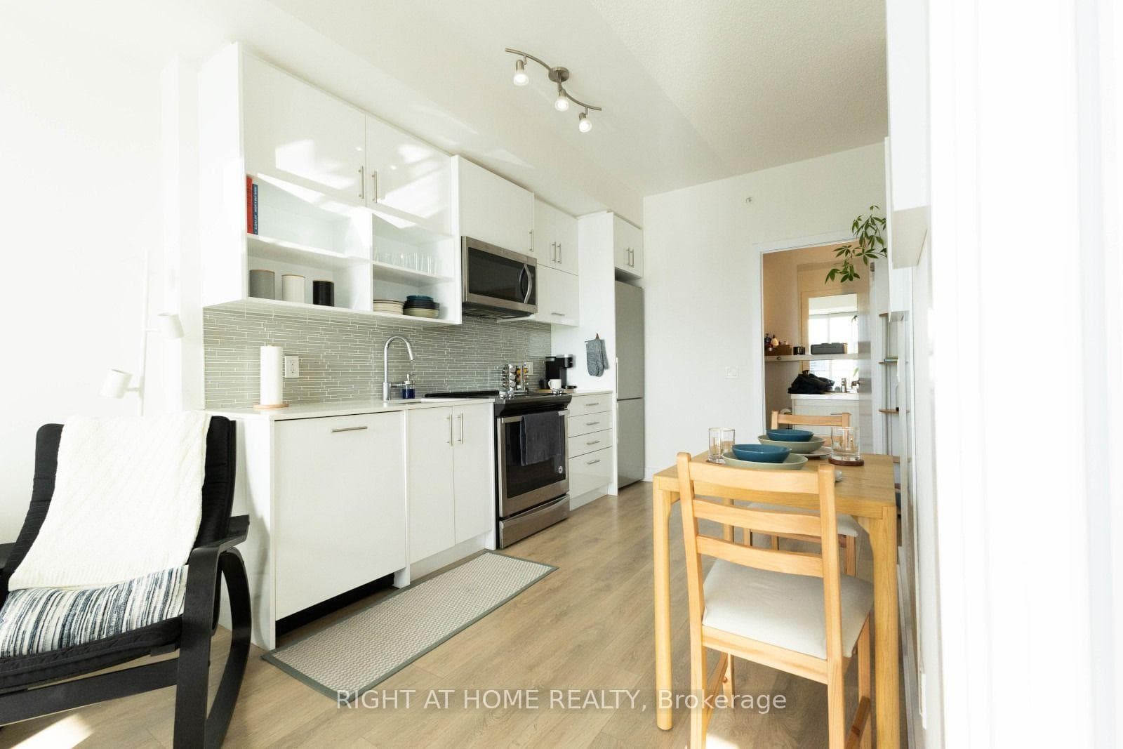 128 Fairview Mall Drive Unit 712 photo 23