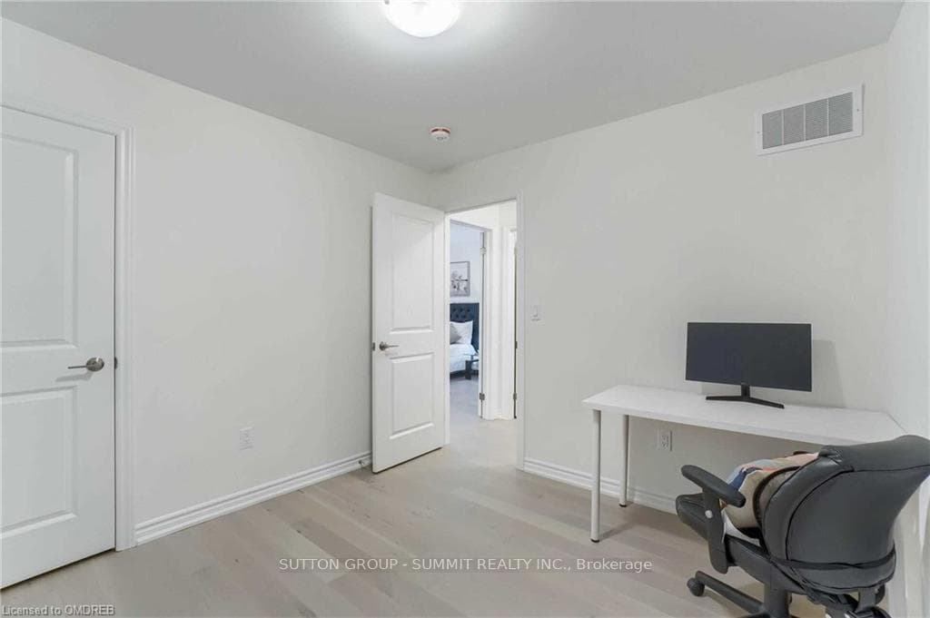 492 Bergamot Avenue photo 24