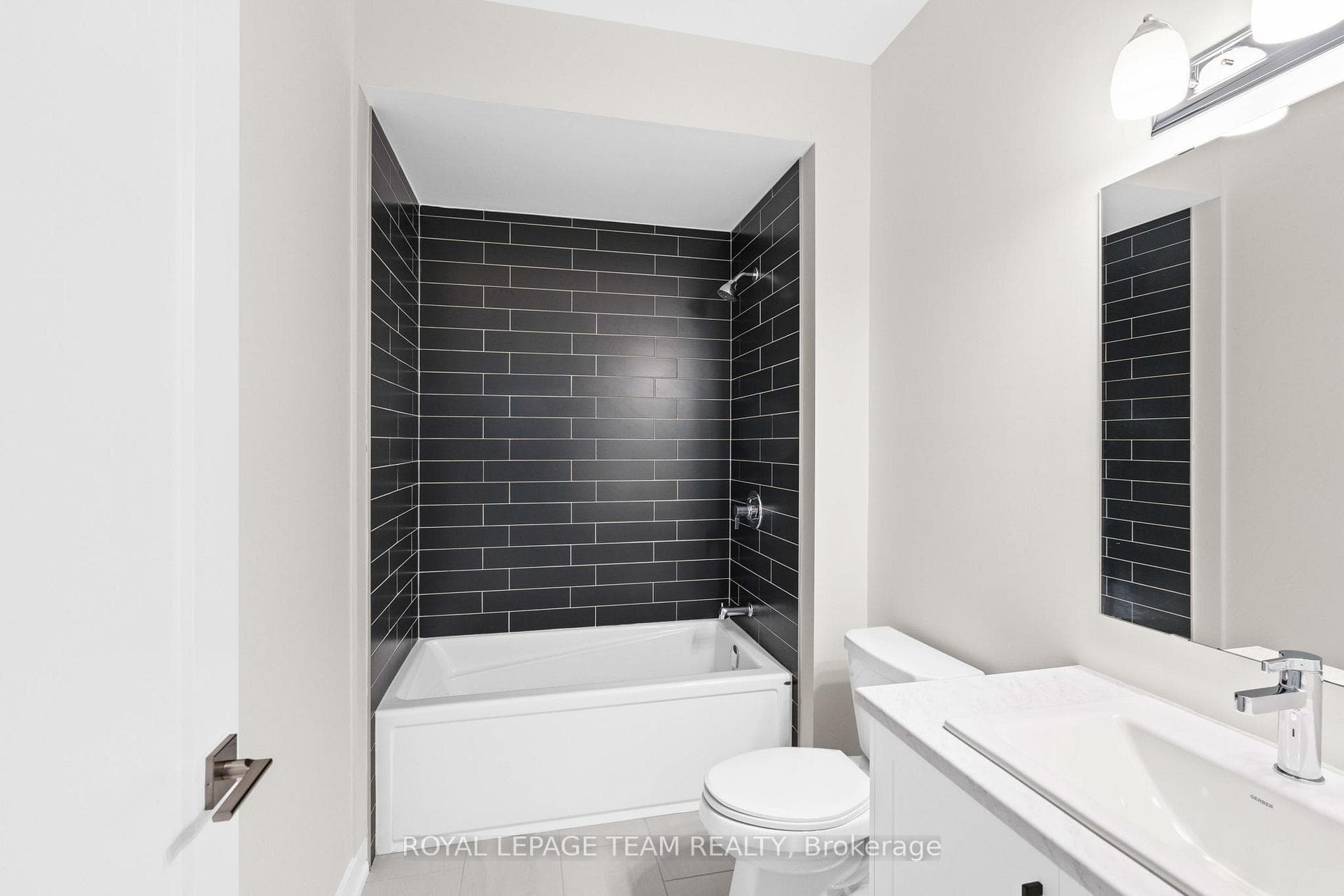 295 WOOD Avenue photo 9