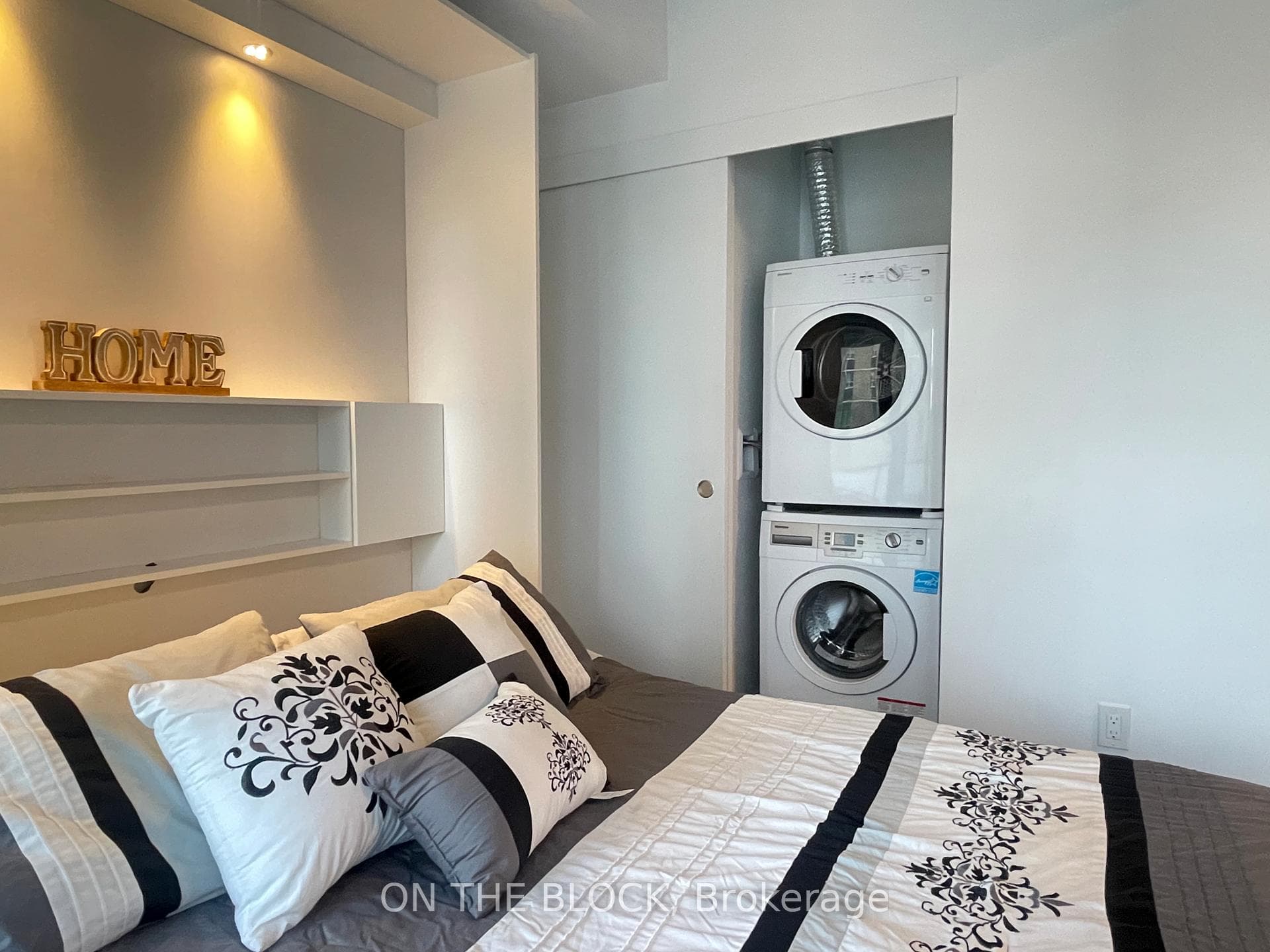 185 Roehampton Avenue Unit 509 photo 6