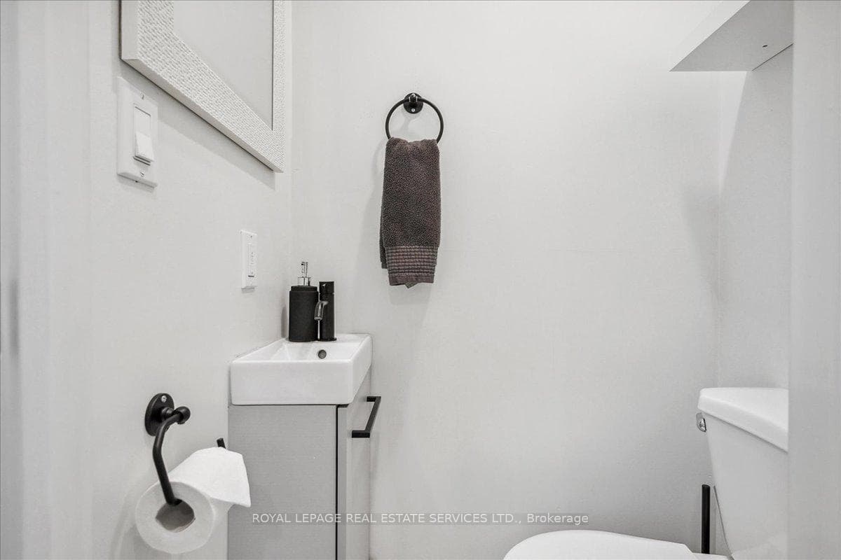 636 Artreva Crescent photo 22