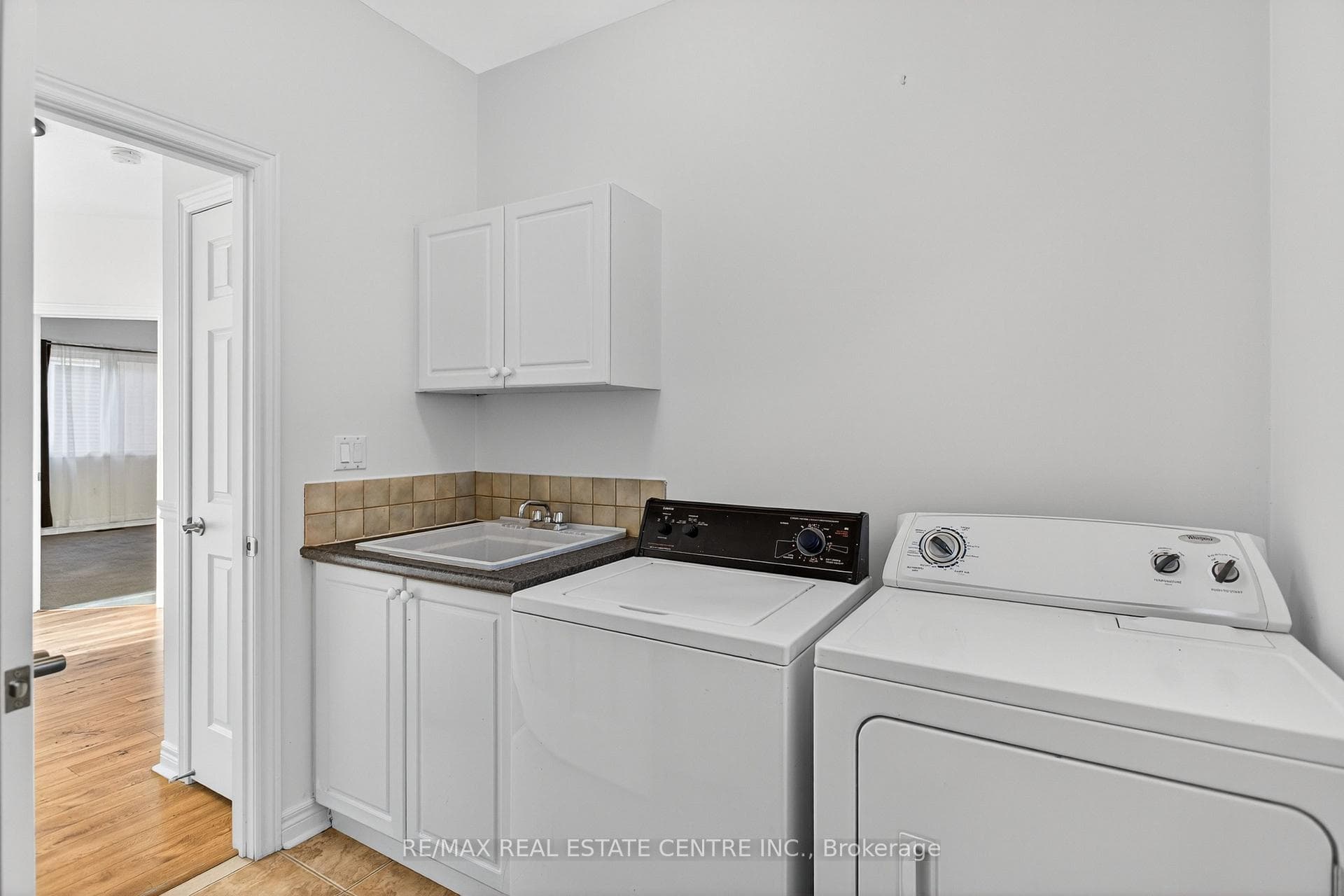 253 Malick Street photo 31