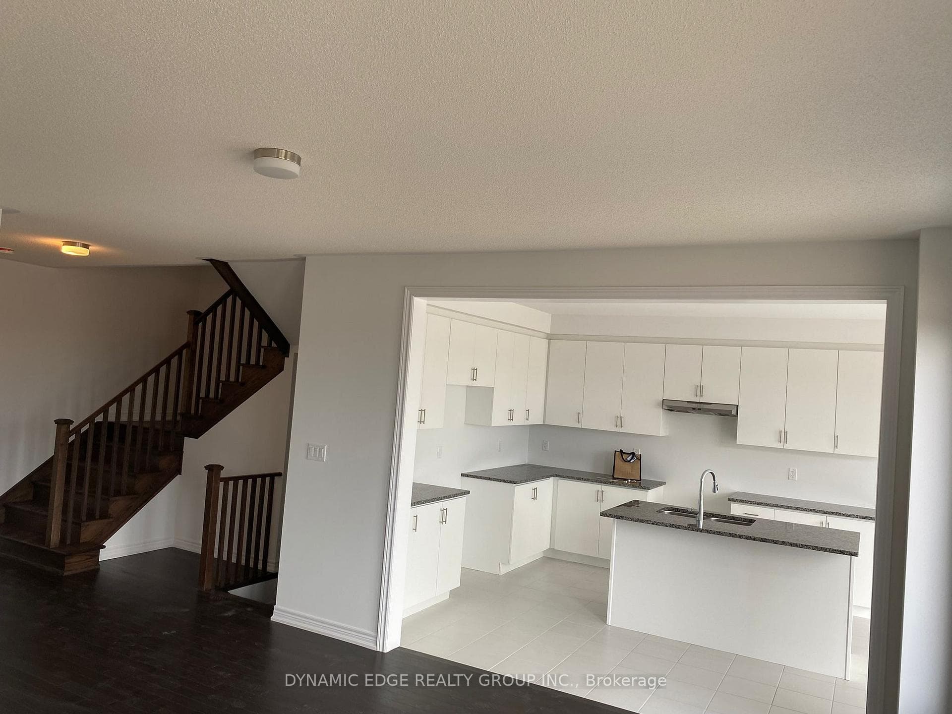 22 Kingsbury Trail photo 8