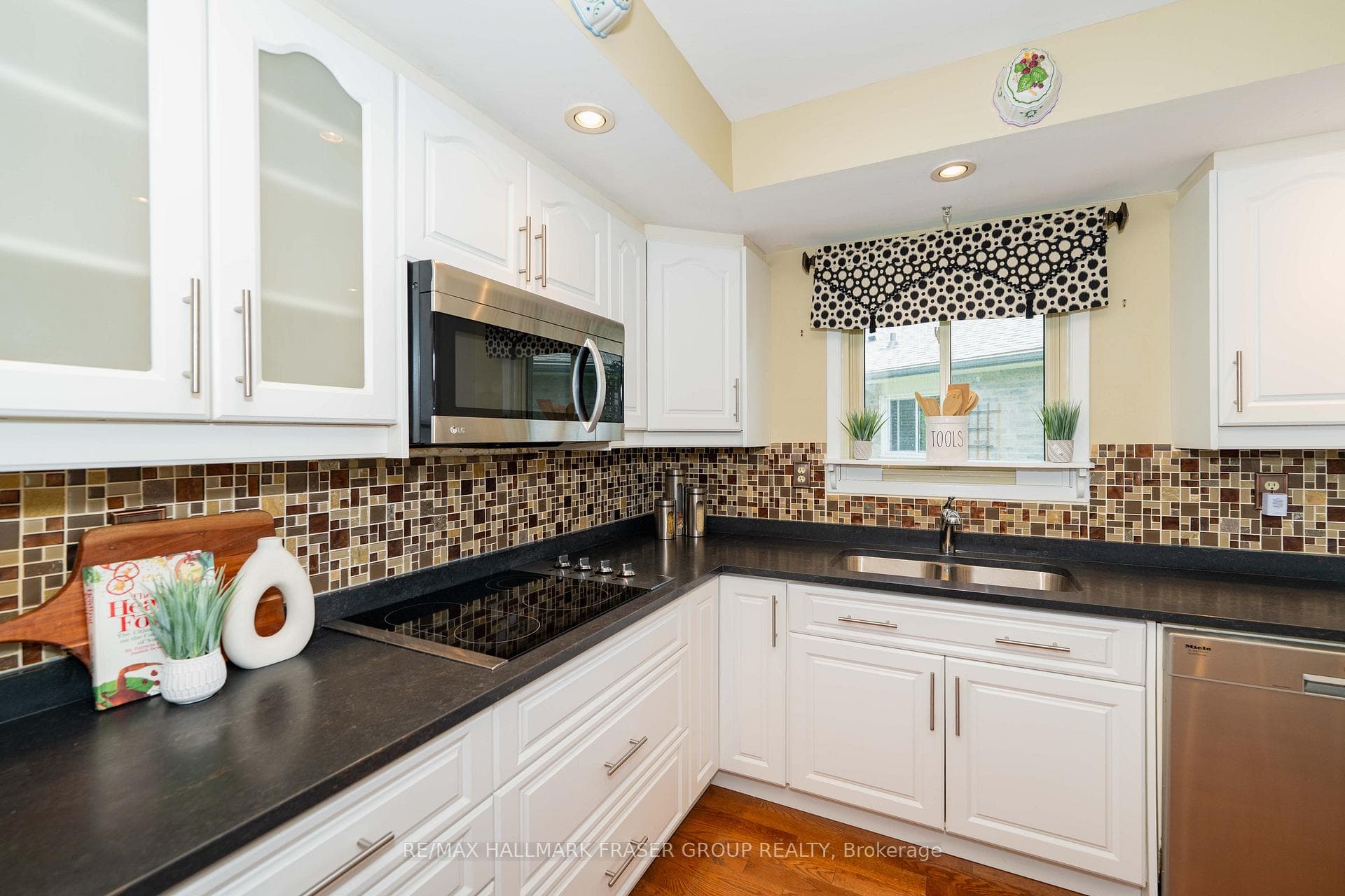 59 Regency Crescent photo 9