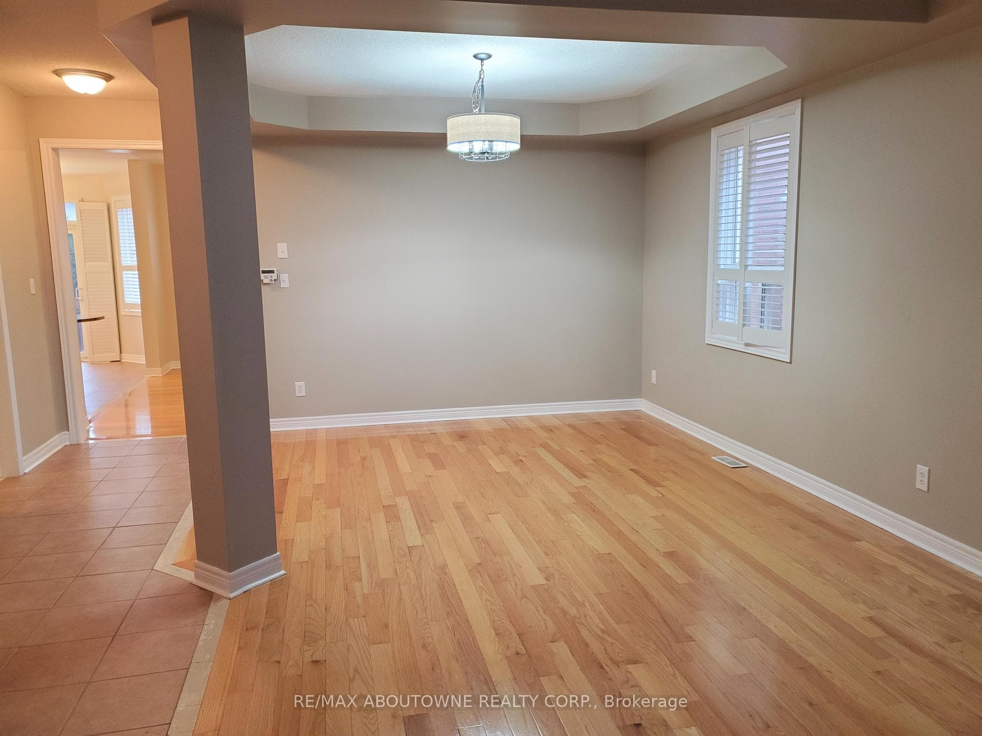 2086 Youngstown Gate photo 5