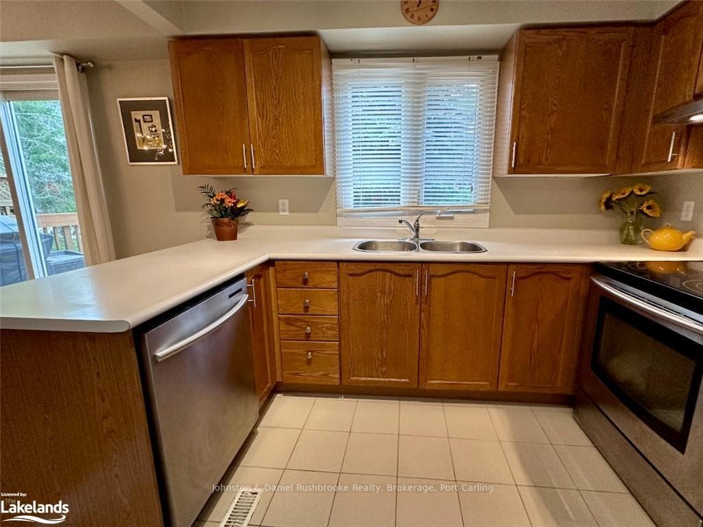 10 SHORELINE Drive photo 16