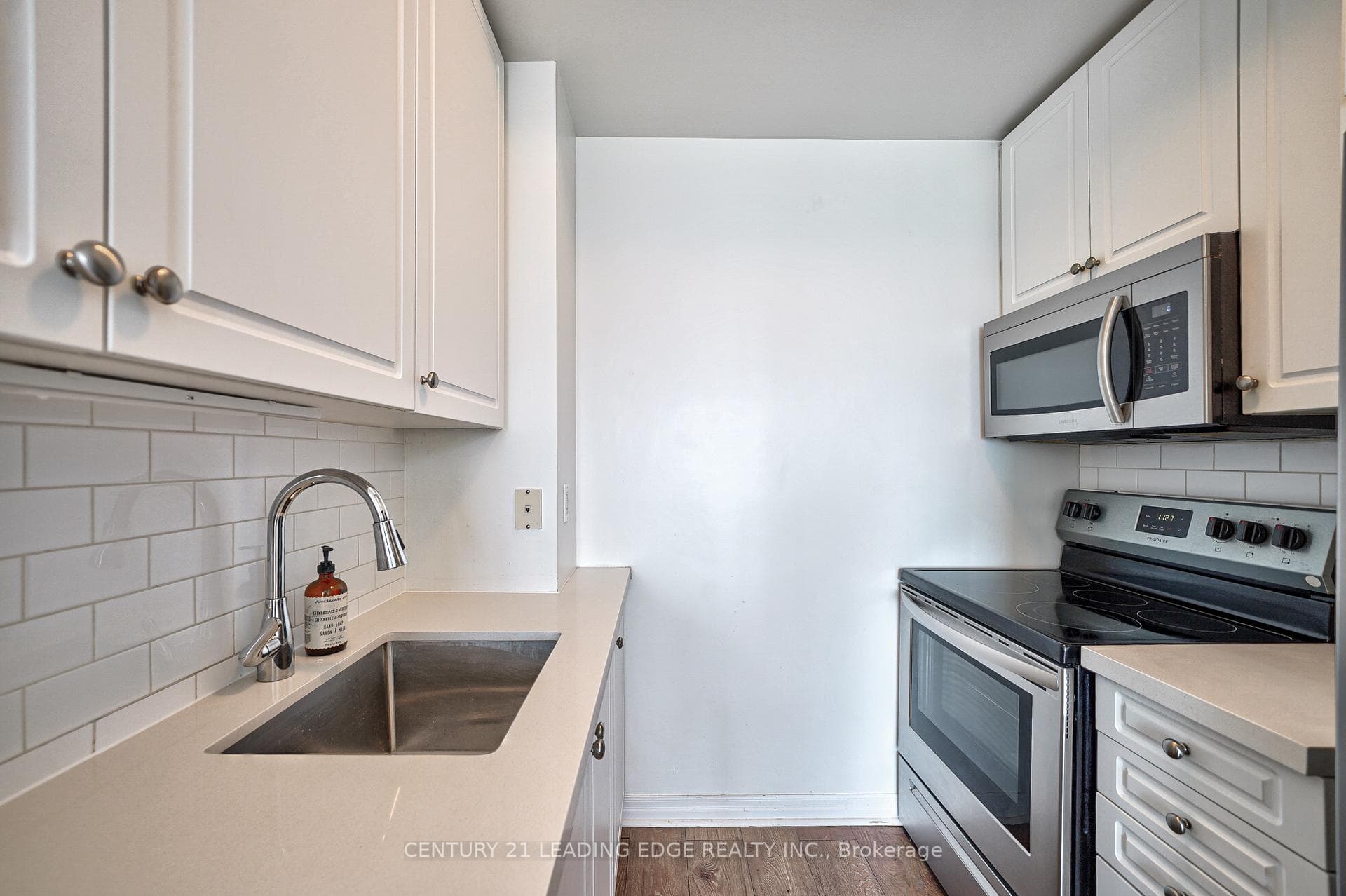 220 Burnhamthorpe Road Unit 2604 photo 17