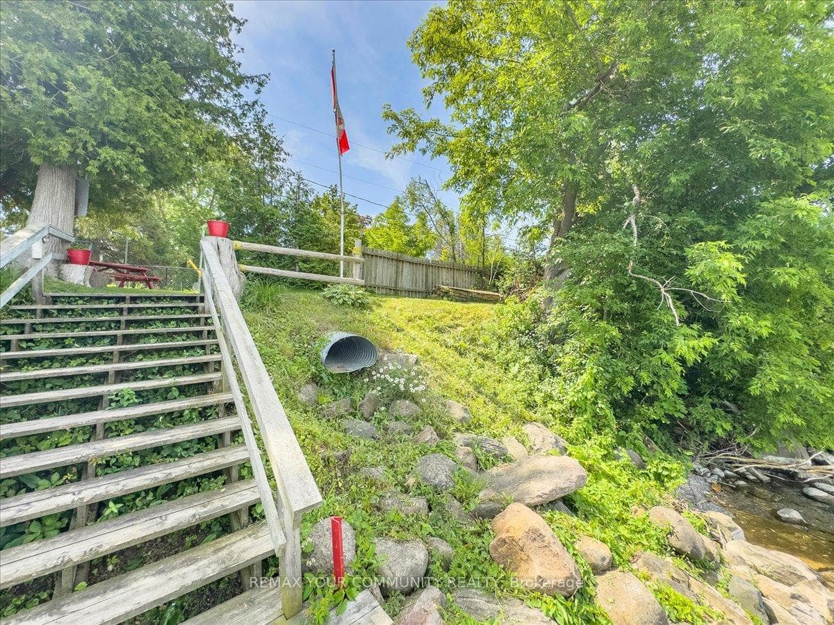 17 Farley Circle photo 31