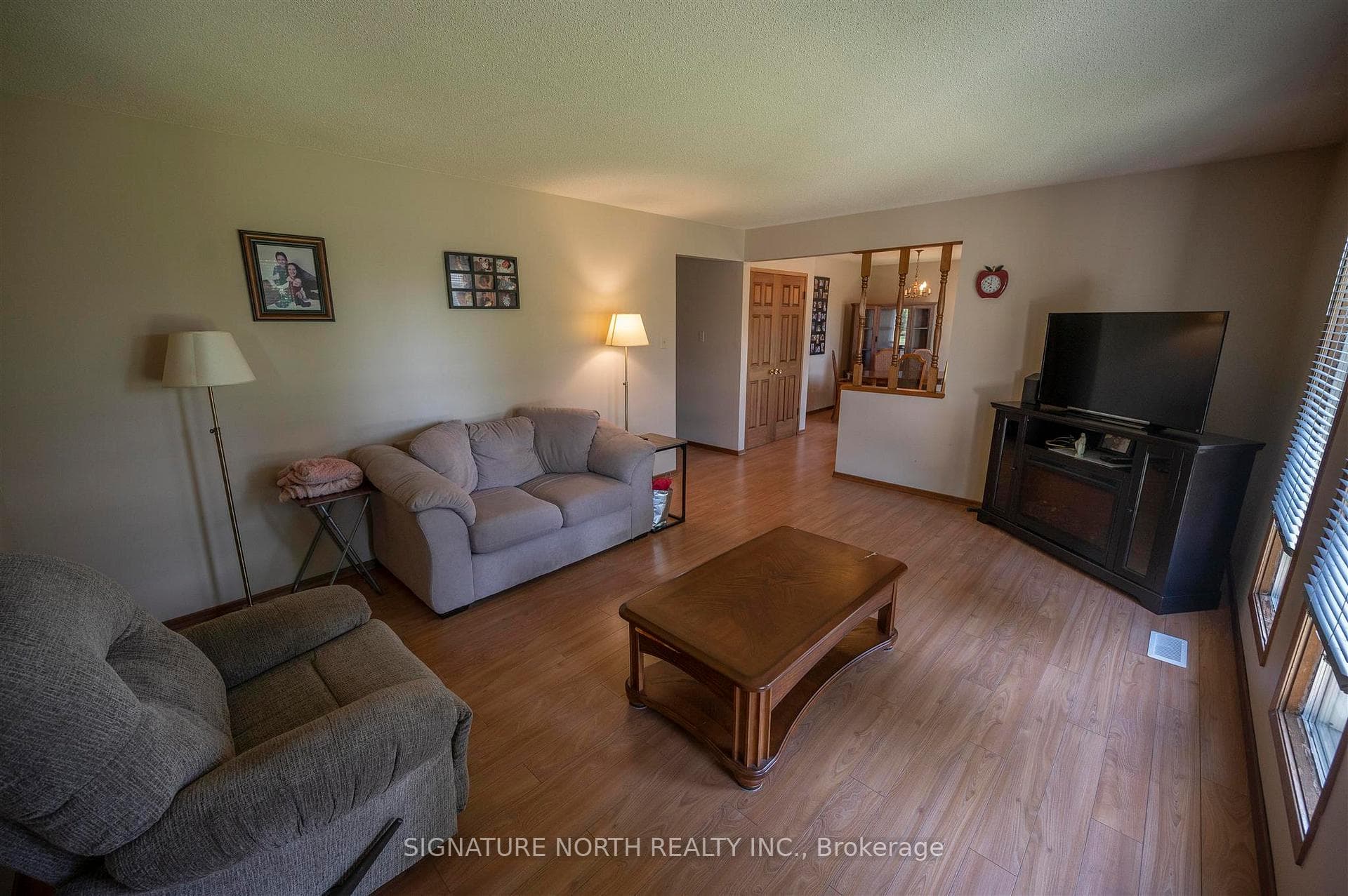 182 Seneca Crescent photo 5