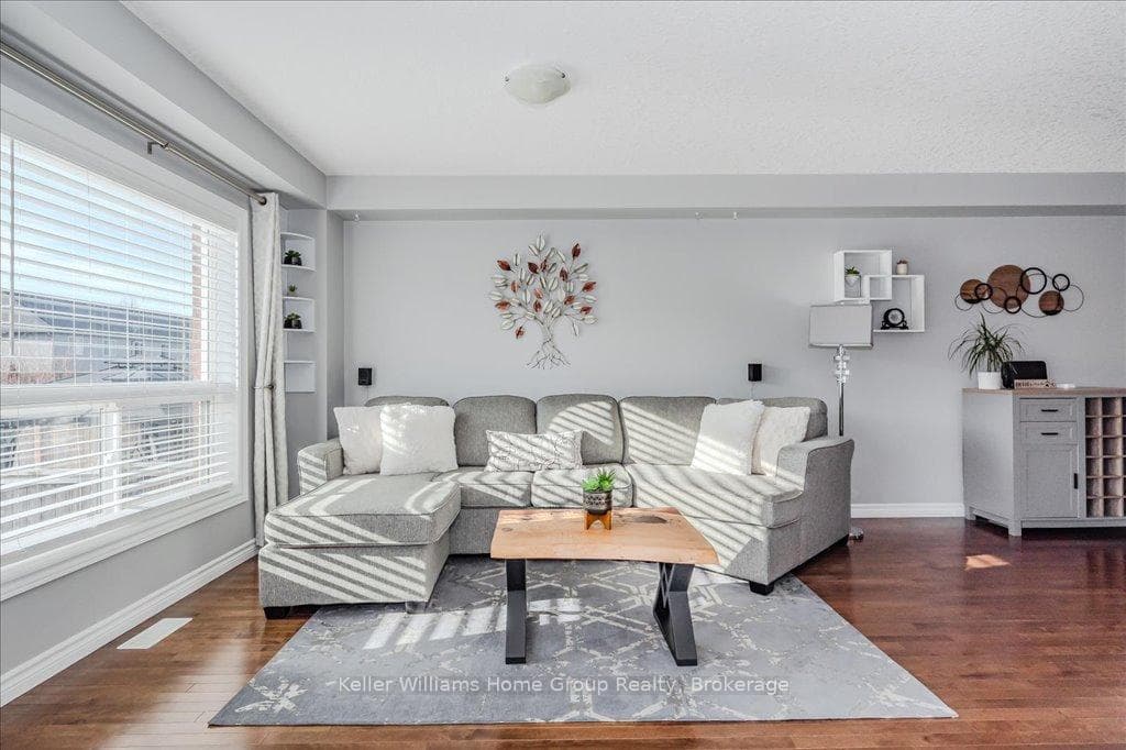 202 Couling Crescent photo 9