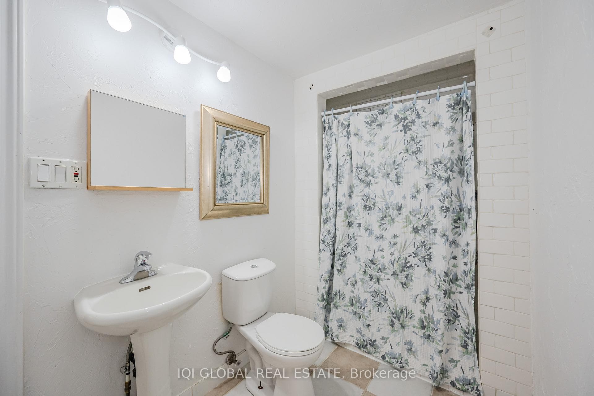 119 Silurian Drive photo 32