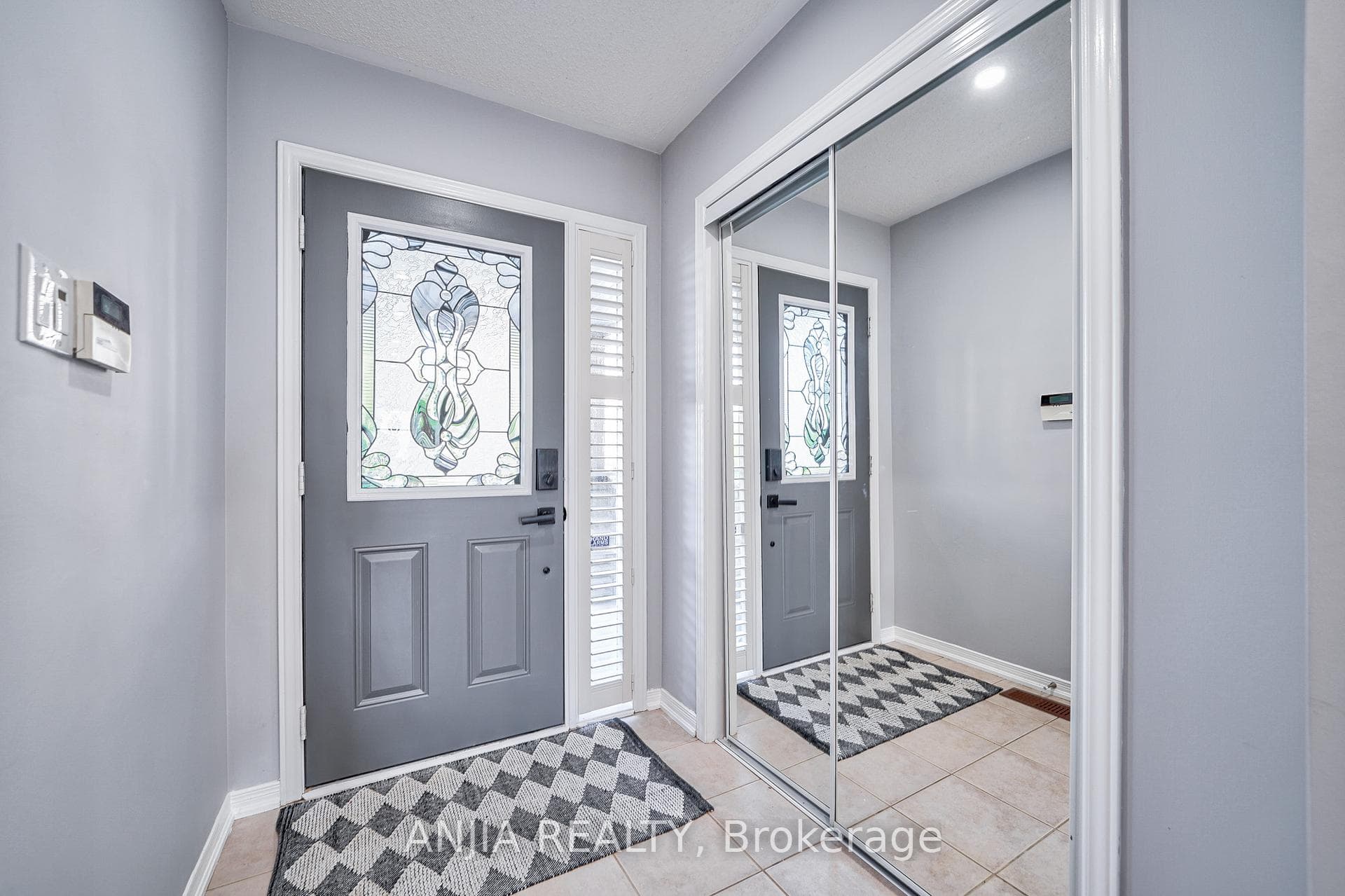 60 Thoroughbred Way photo 5