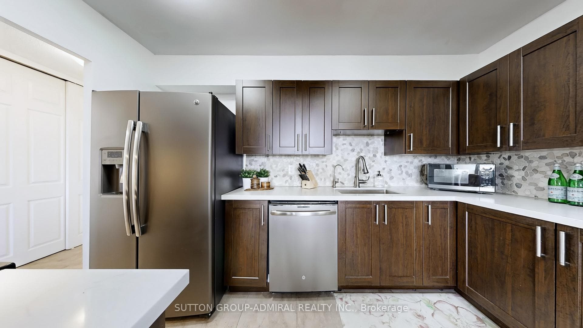 85 Emmett Avenue Unit 2402 photo 8