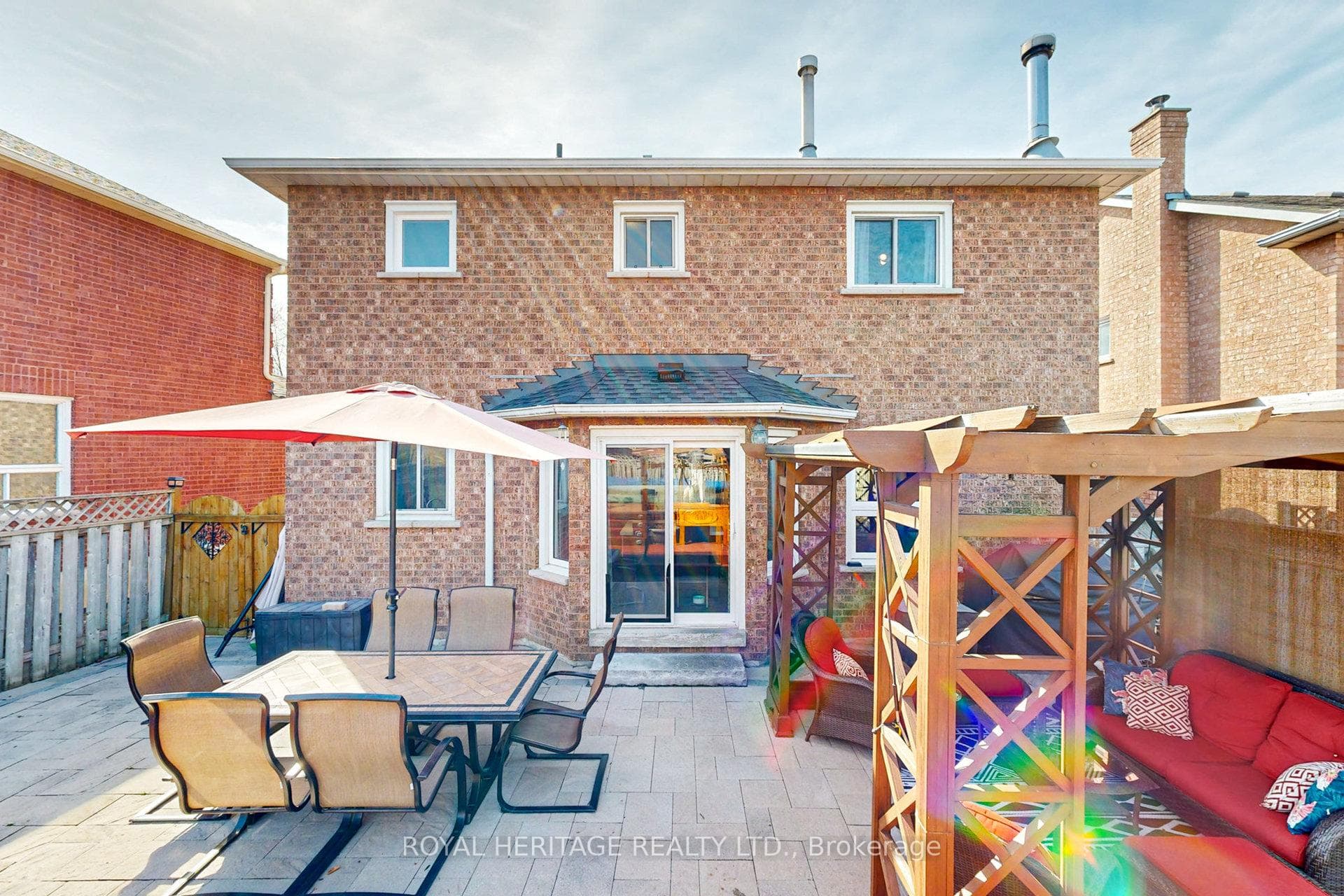 **Beautiful Interlocking Patio & Pergola**