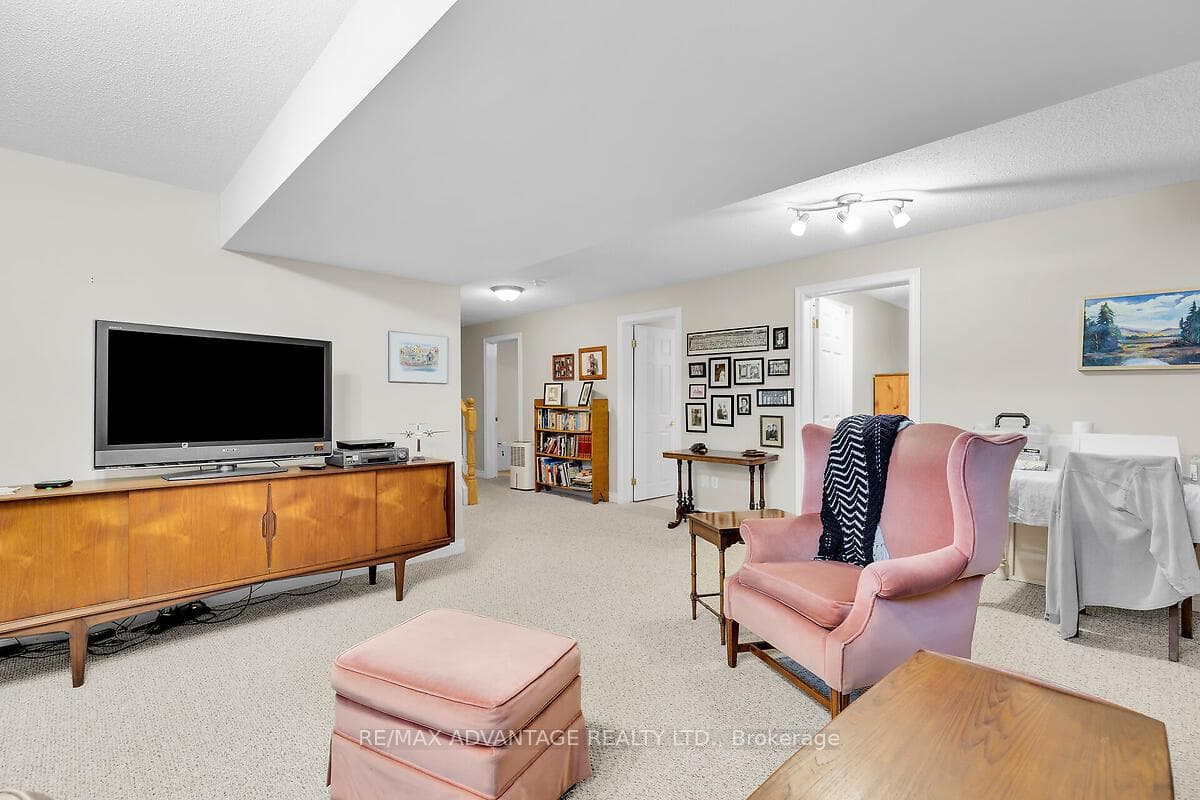 417 Hyde Park Road photo 28