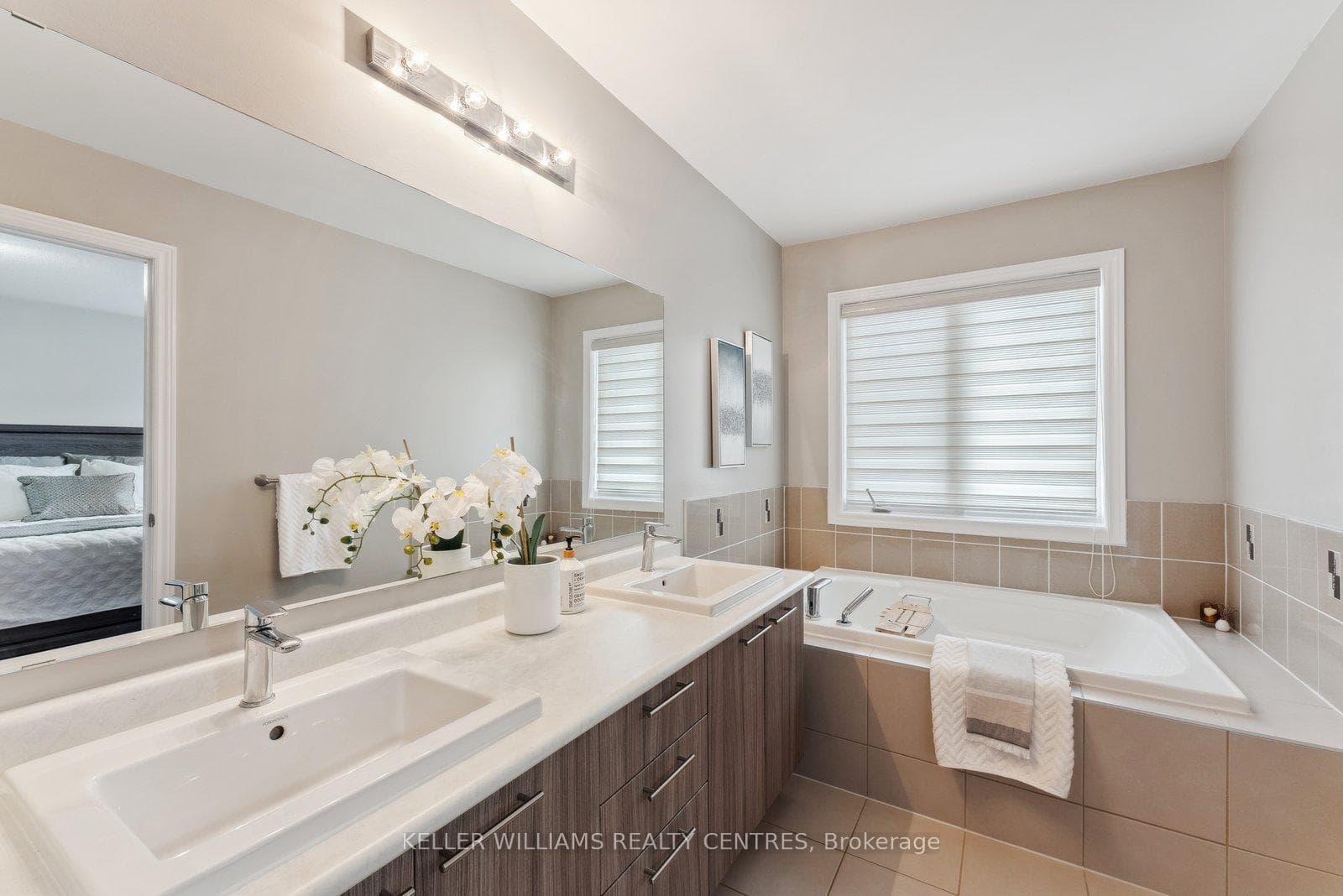 49 Selby Crescent photo 20